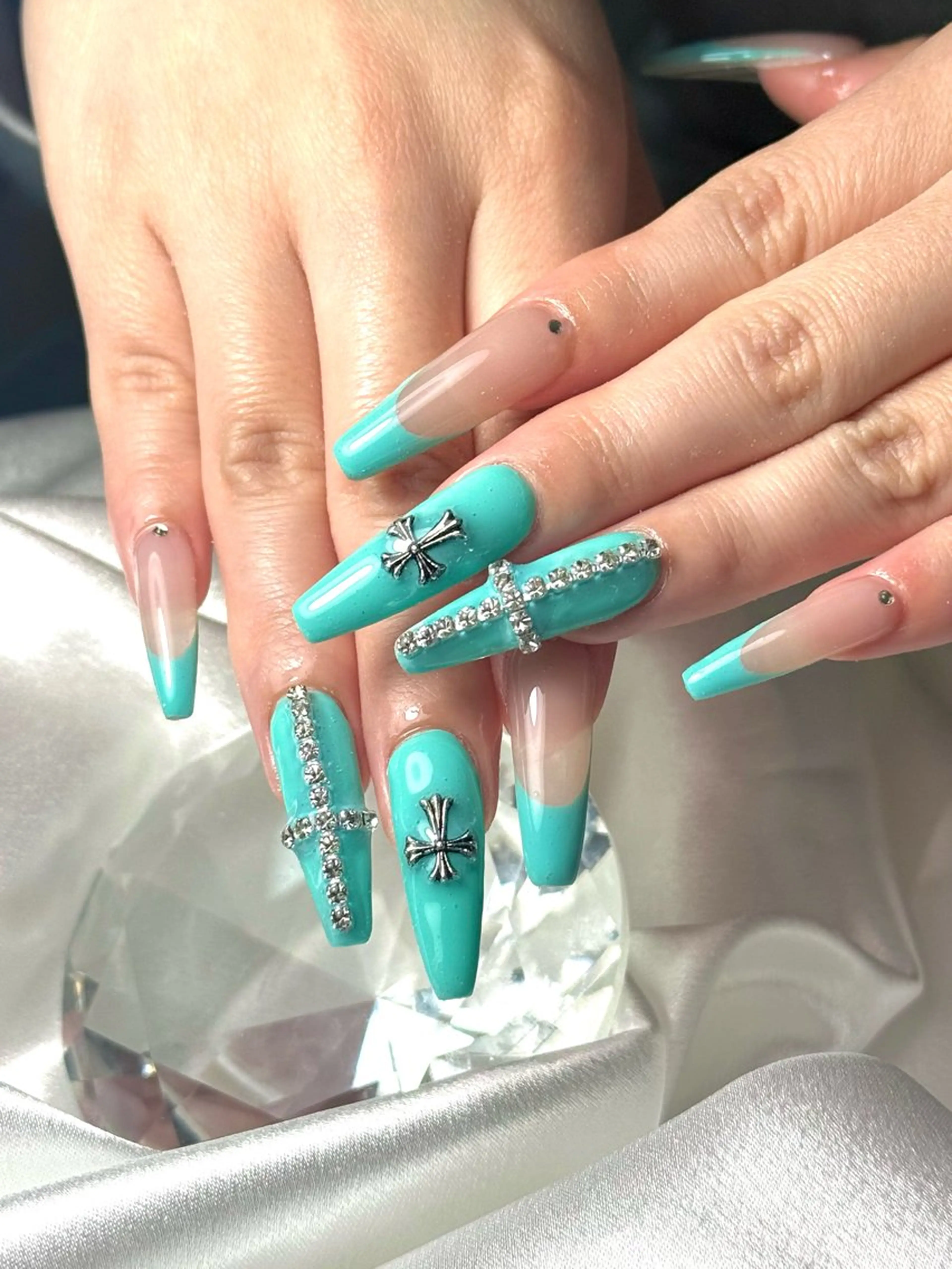 ネイル ハンドネイル ルシイ🎀新宿長さ 出しパーツ専門店のネイルデザイン