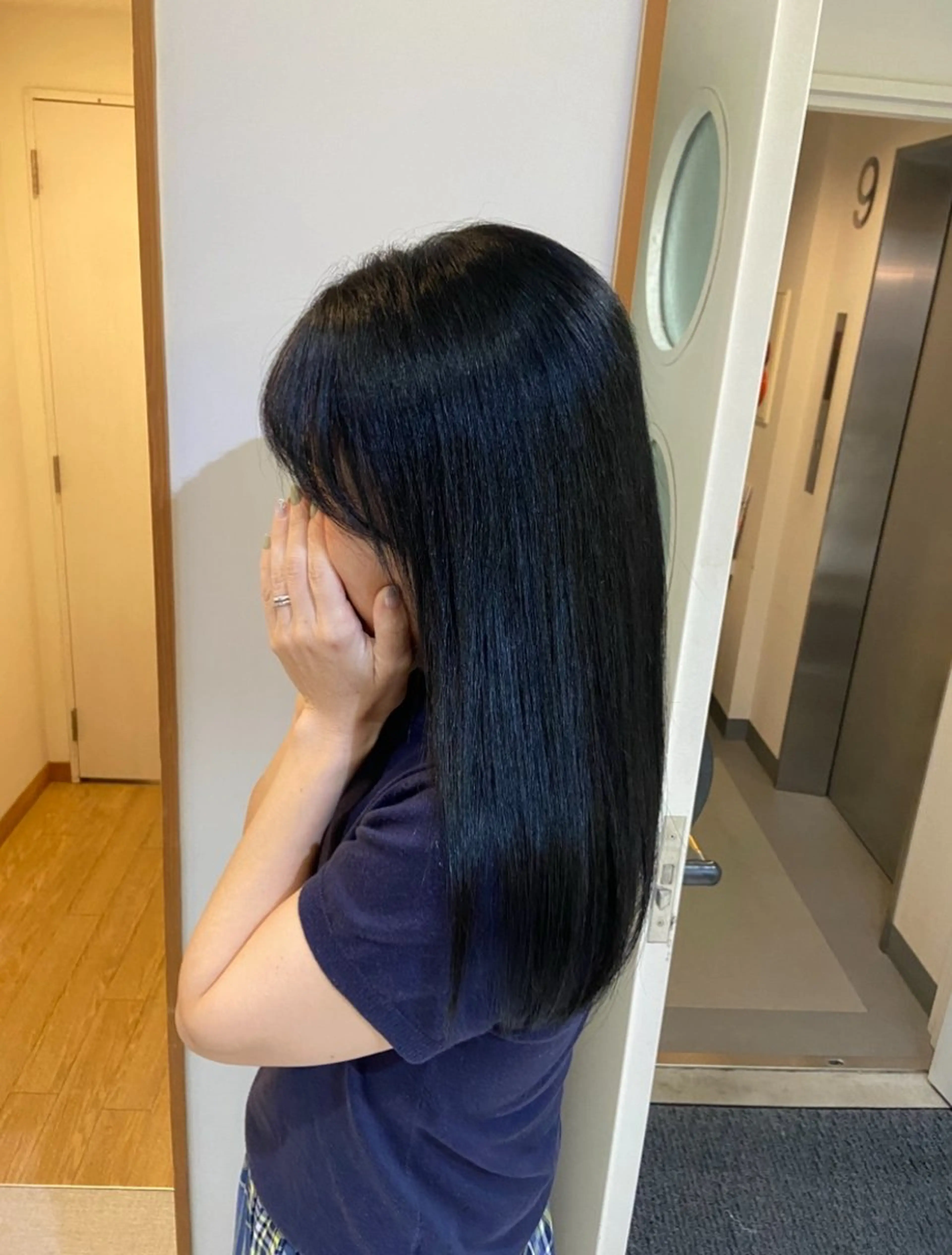 カラー ベージュカラー 黒髪 ブルーカラー ブルーブラック UNBIRTHDAY いずみのヘアスタイル