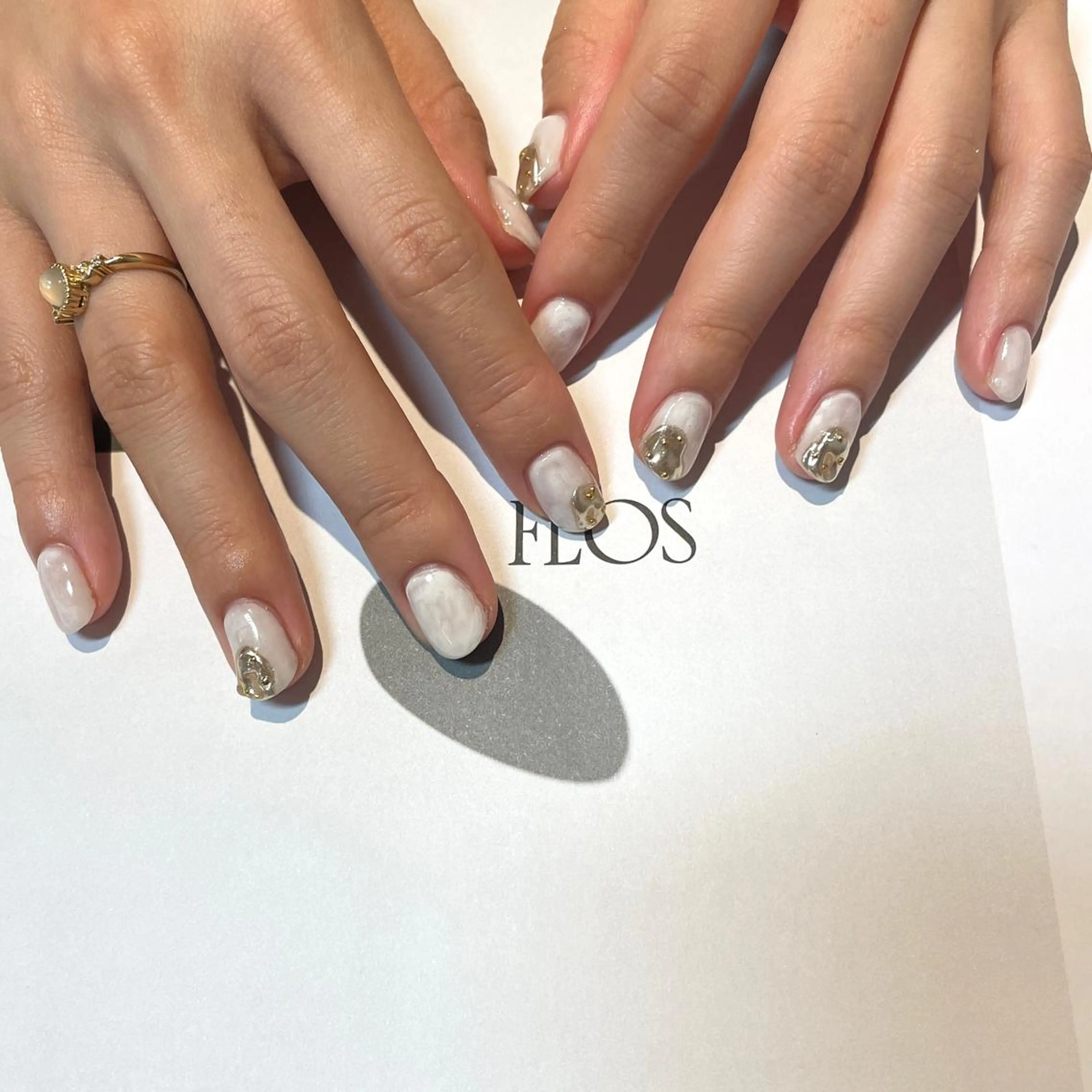 ネイル ハンドネイル 大人ワンホン キラキラ／Ayanoのネイルデザイン