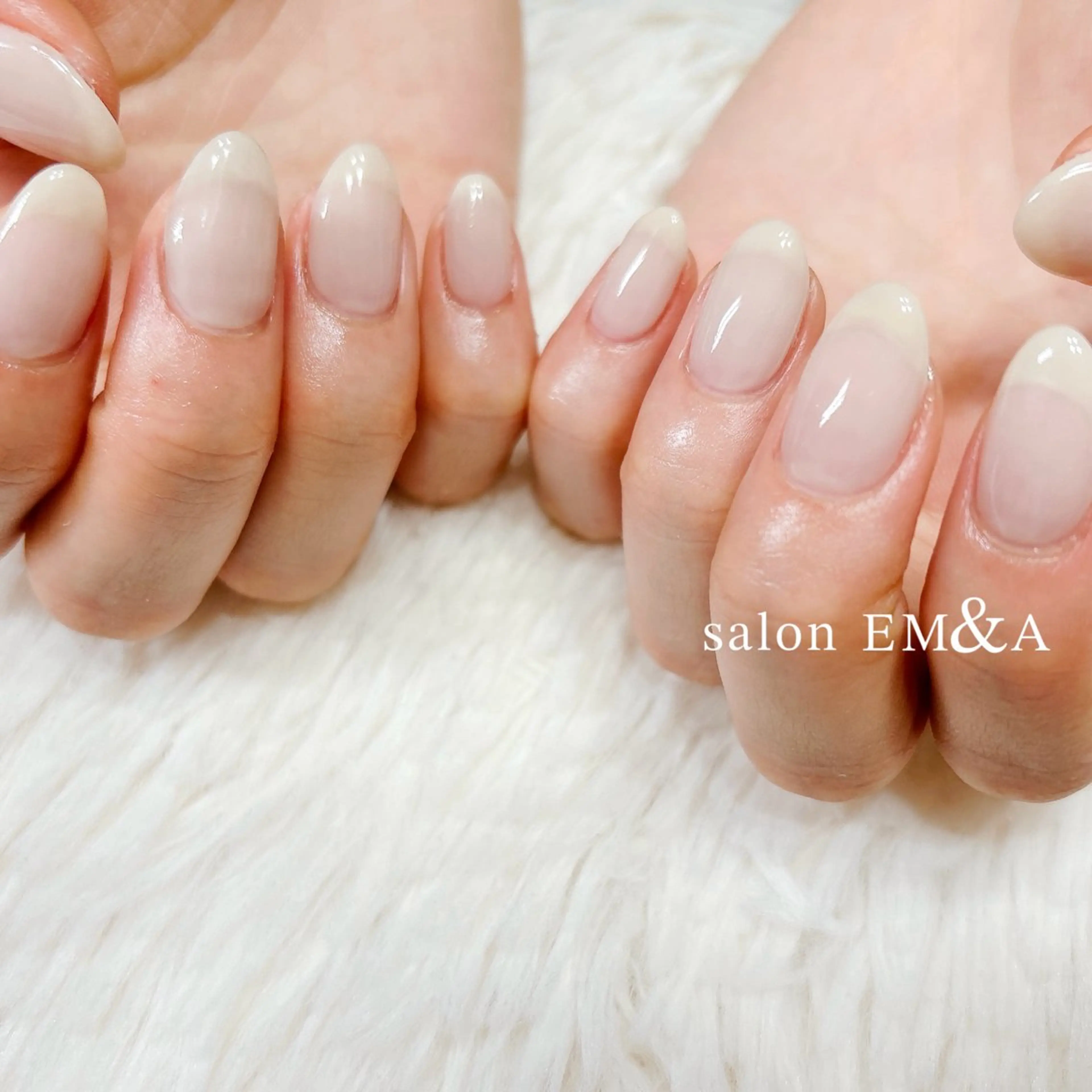 ネイル ホワイト ハンドネイル salon EM&A emiのネイルデザイン
