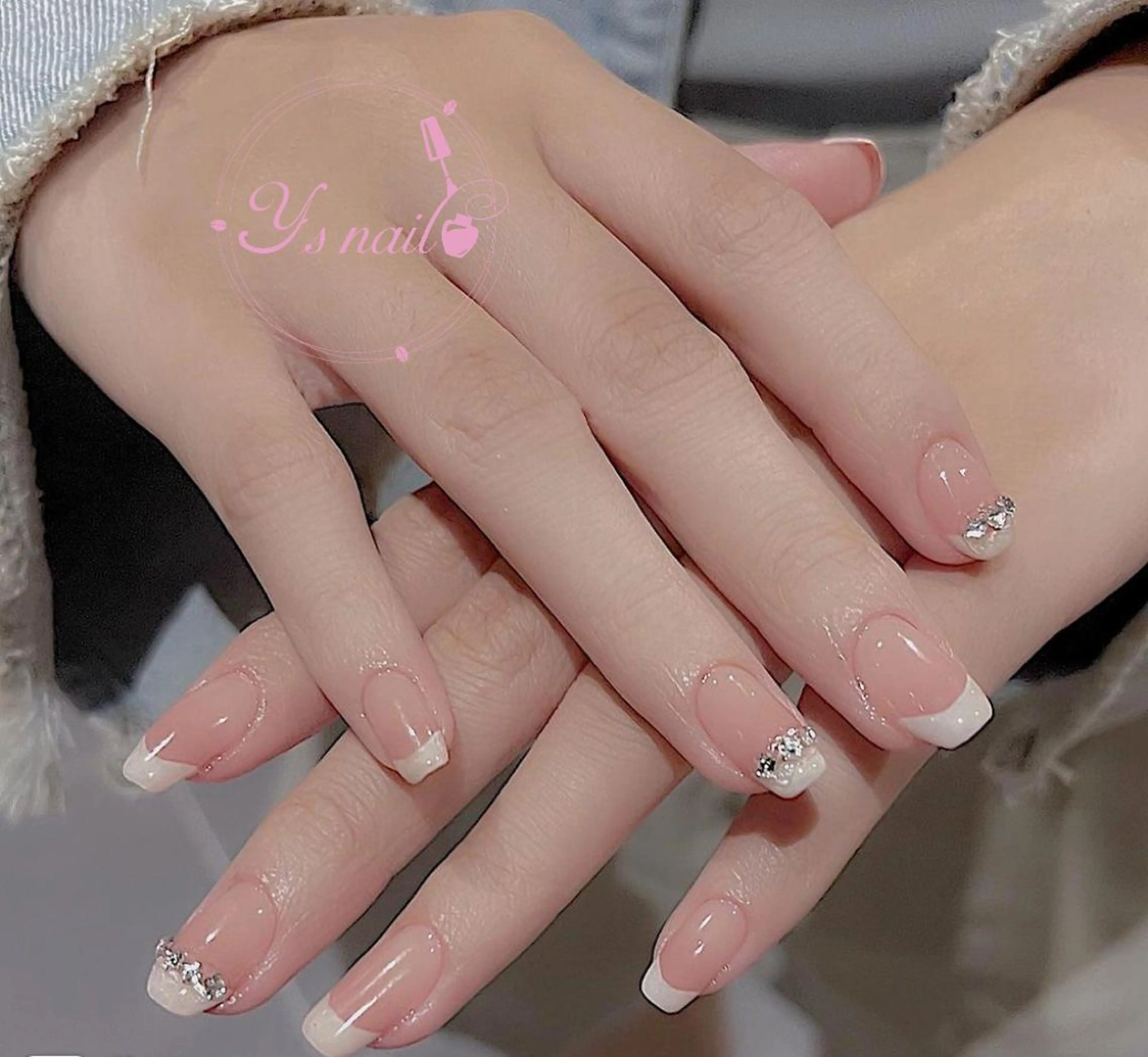 ネイル ハンドネイル フットネイル ハンドケア AngelChris ビューティーサロンのネイルデザイン