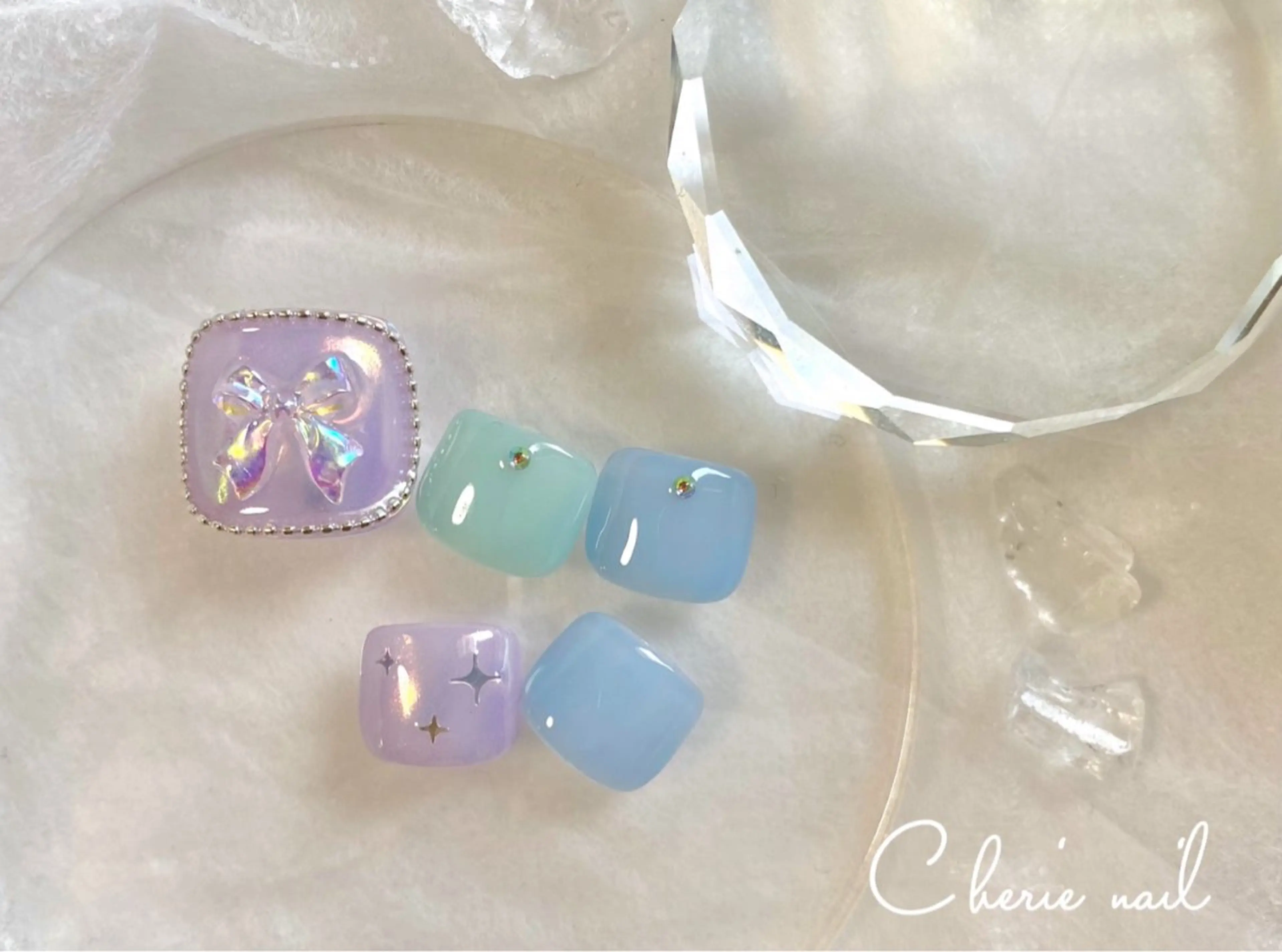 ネイル オーロラネイル フットネイル ジェルネイル リボン フットネイル Cherienail yunaのネイルデザイン