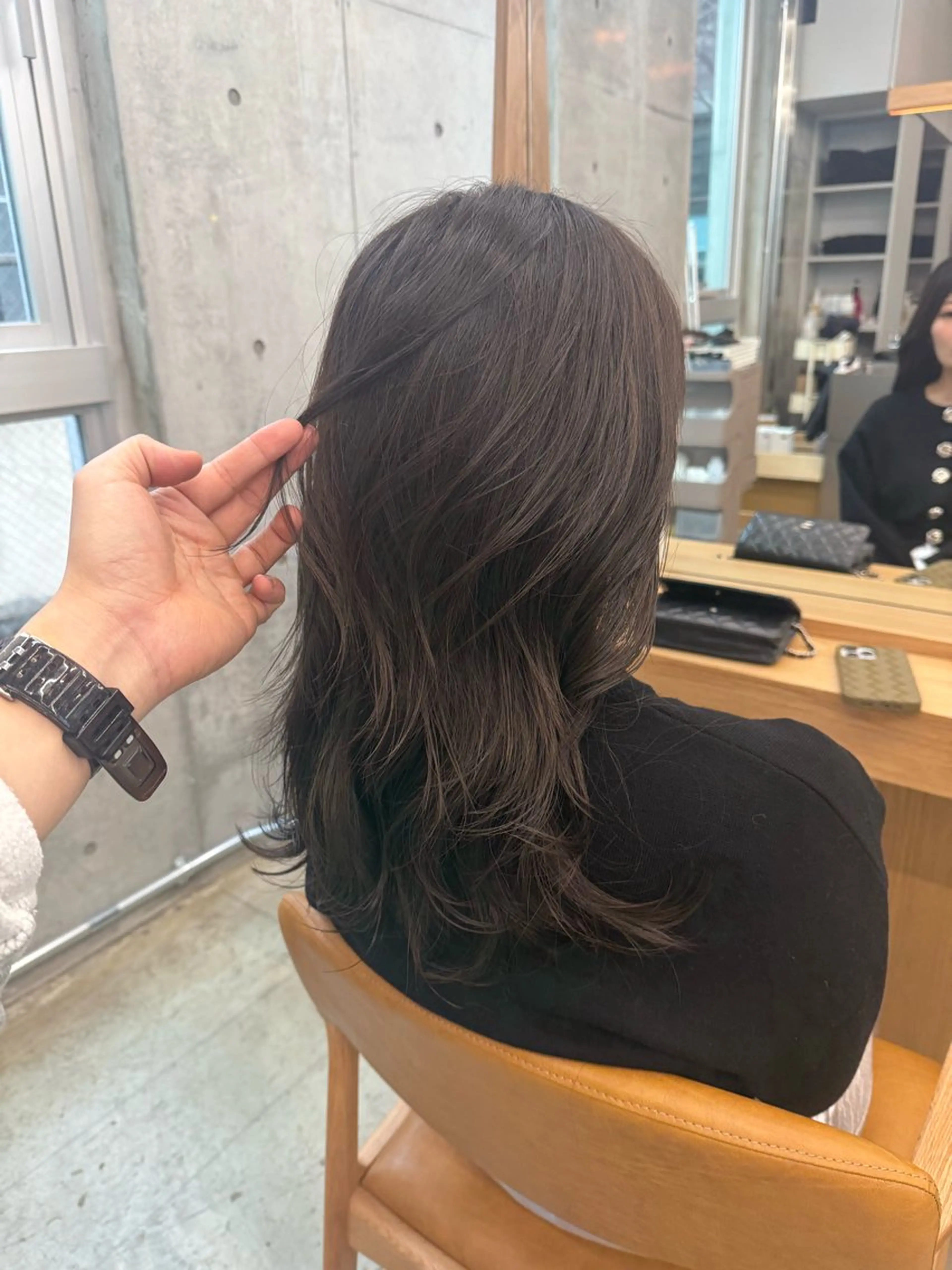 ロング カラー ロングレイヤー アッシュ ベージュカラー ブリーチ 透明感カラー カット ヘアカラー トリートメント 誰より丁寧なカット/ 小林輝/レイヤーのヘアスタイル