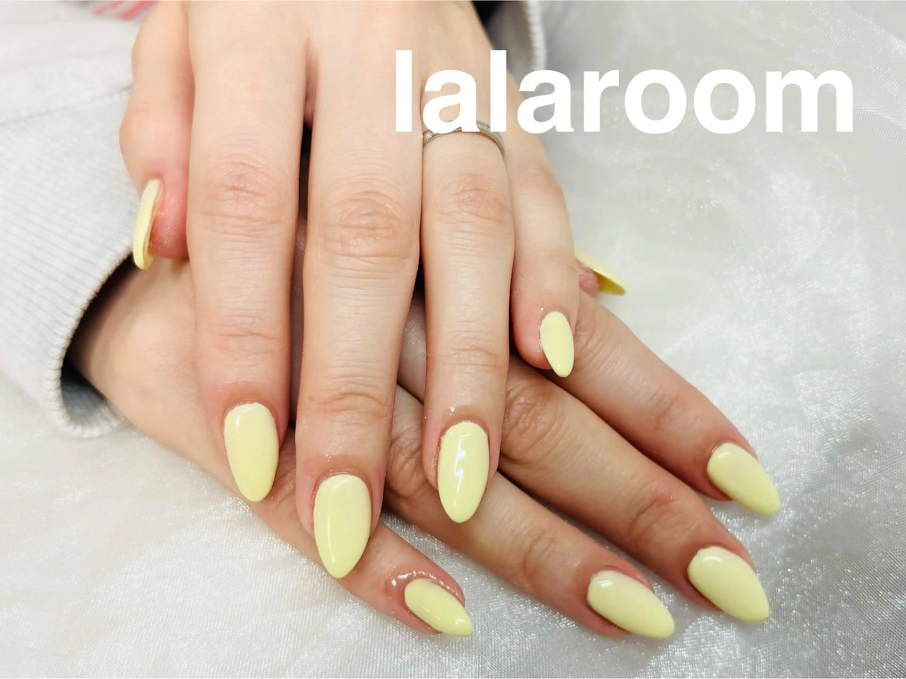 ネイル ワンカラーネイル 春ネイル 黄色 ハンドネイル lala room.のネイルデザイン