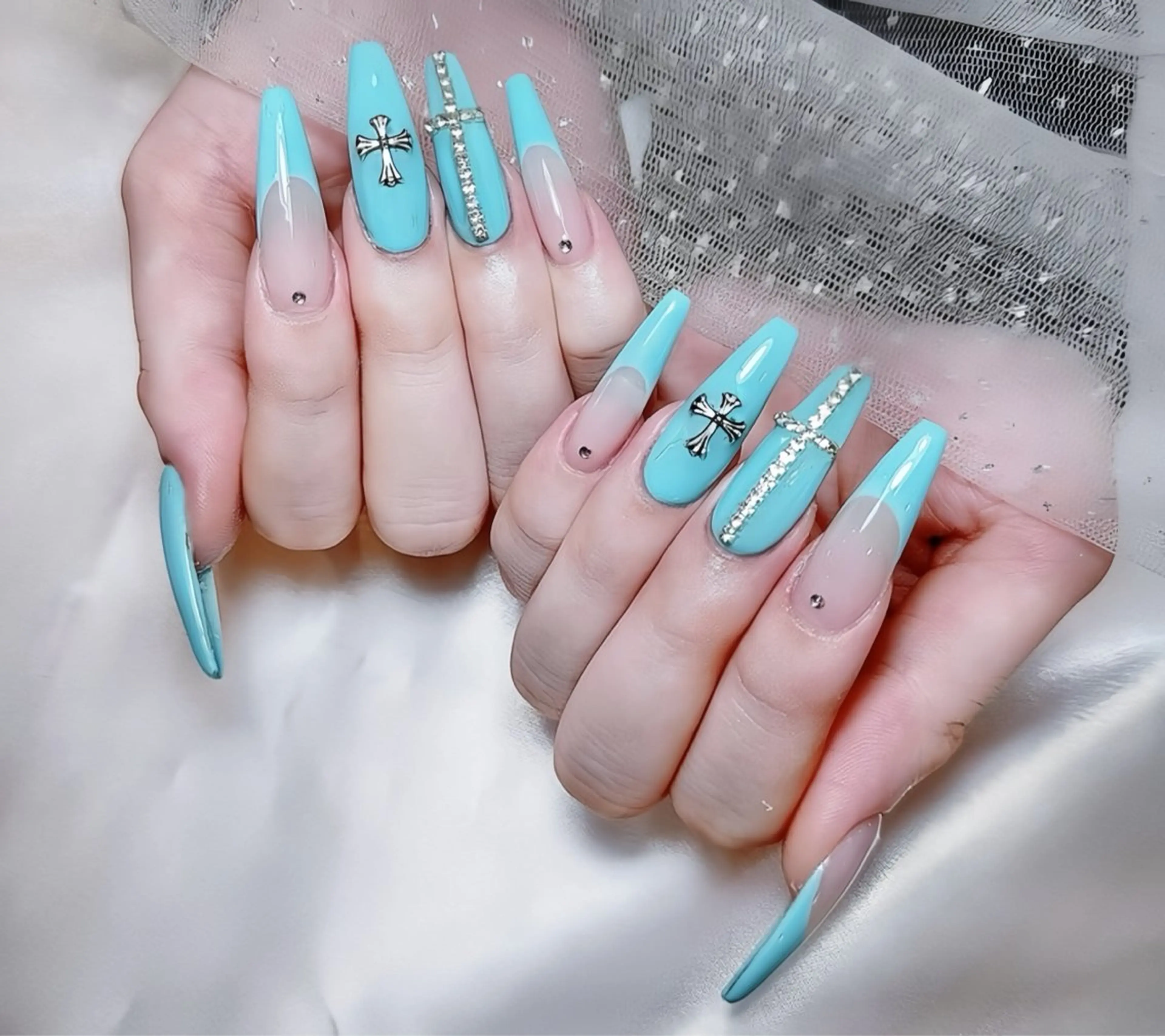 ネイル オーロラネイル チークネイル 桜ネイル クリアネイル ドット ハンドネイル Rin Nail 新大久保店のネイルデザイン