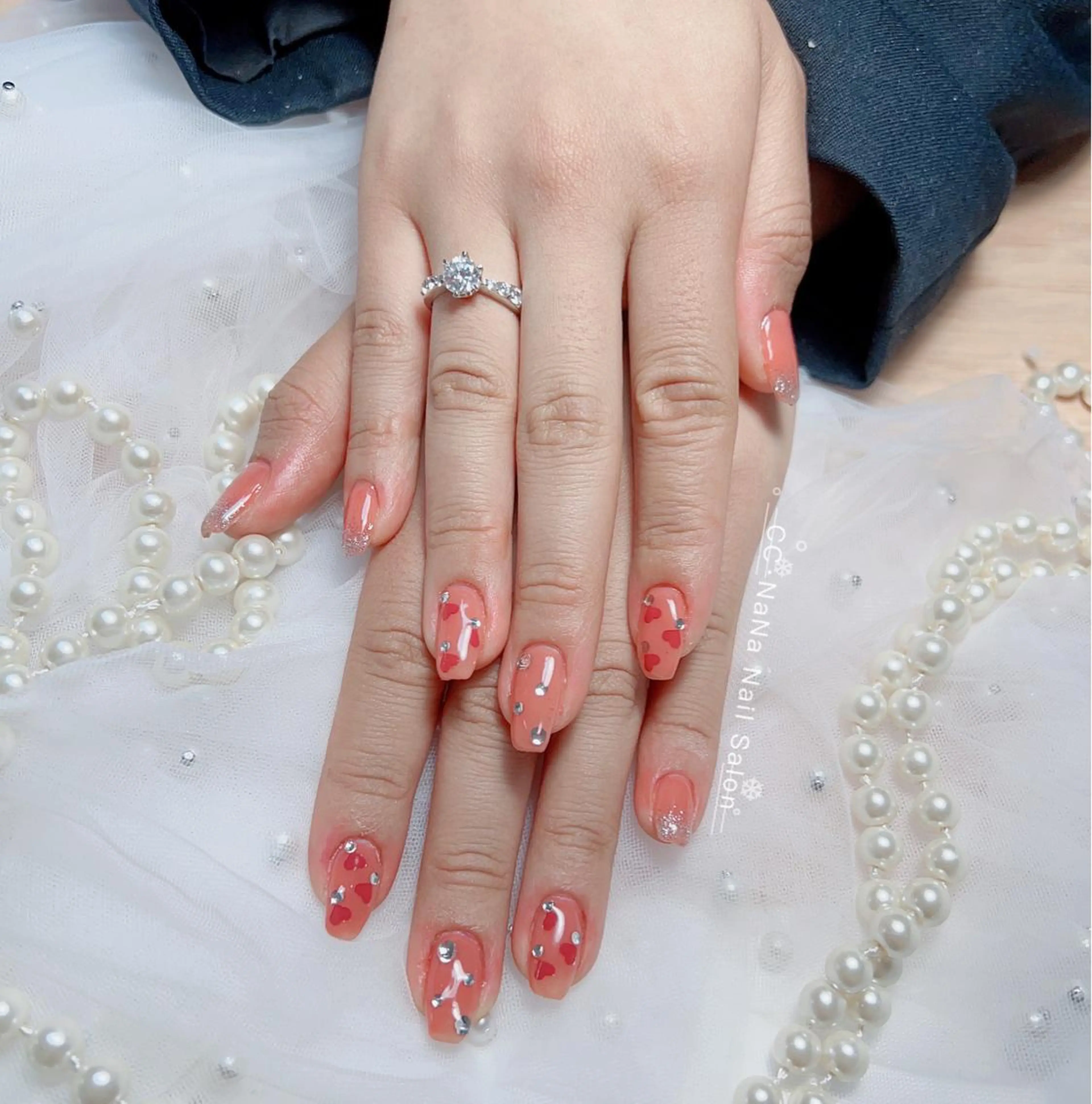 ネイル チークネイル フラッシュネイル ハート キラキラネイル 韓国ネイル 💎CC・NaNa 韓国風ネイル🌙Cのネイルデザイン