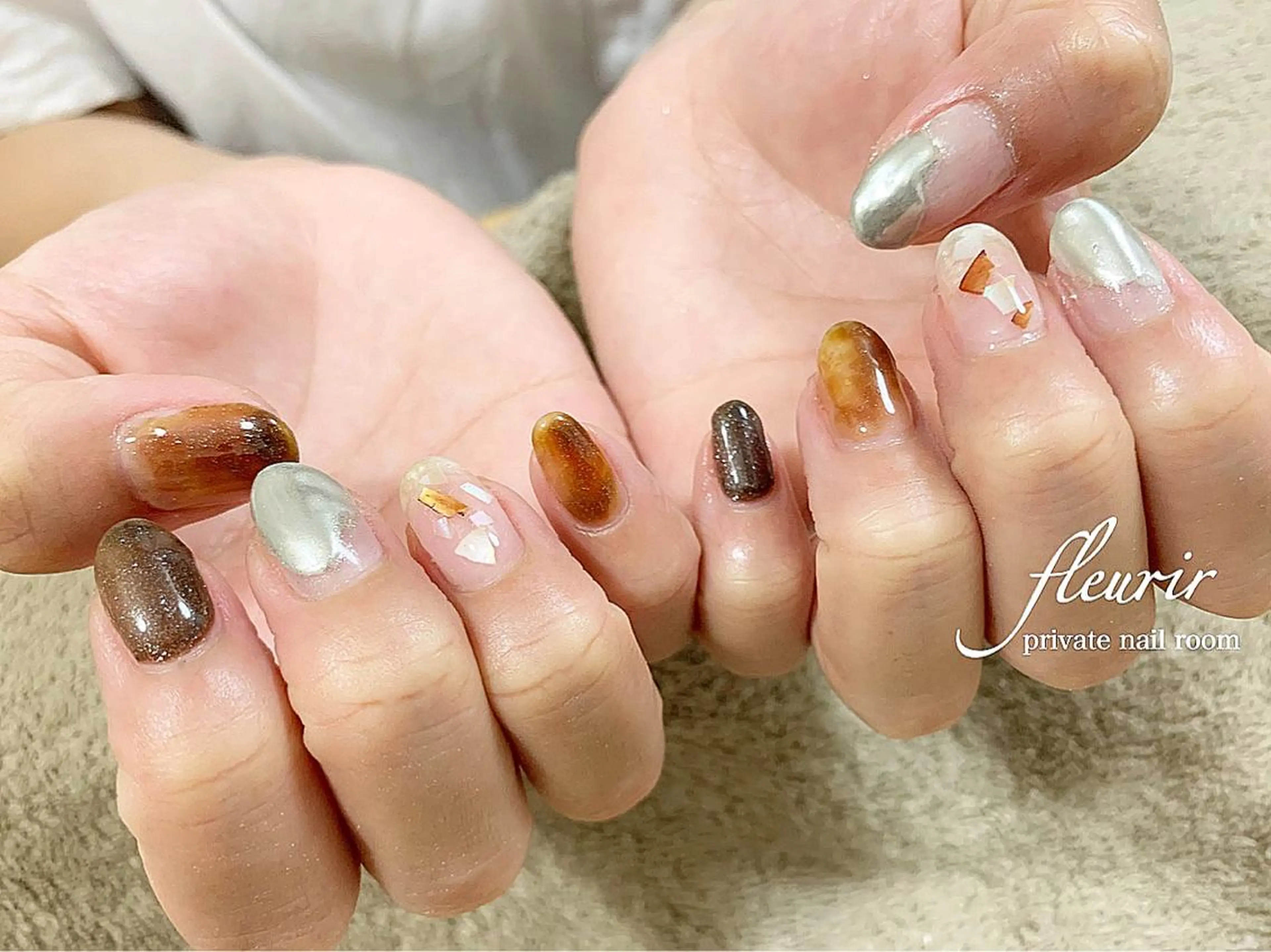 ネイル べっ甲ネイル ブラウン ゴールド ミラーネイル フルリール 【プライベートサロンのネイルデザイン