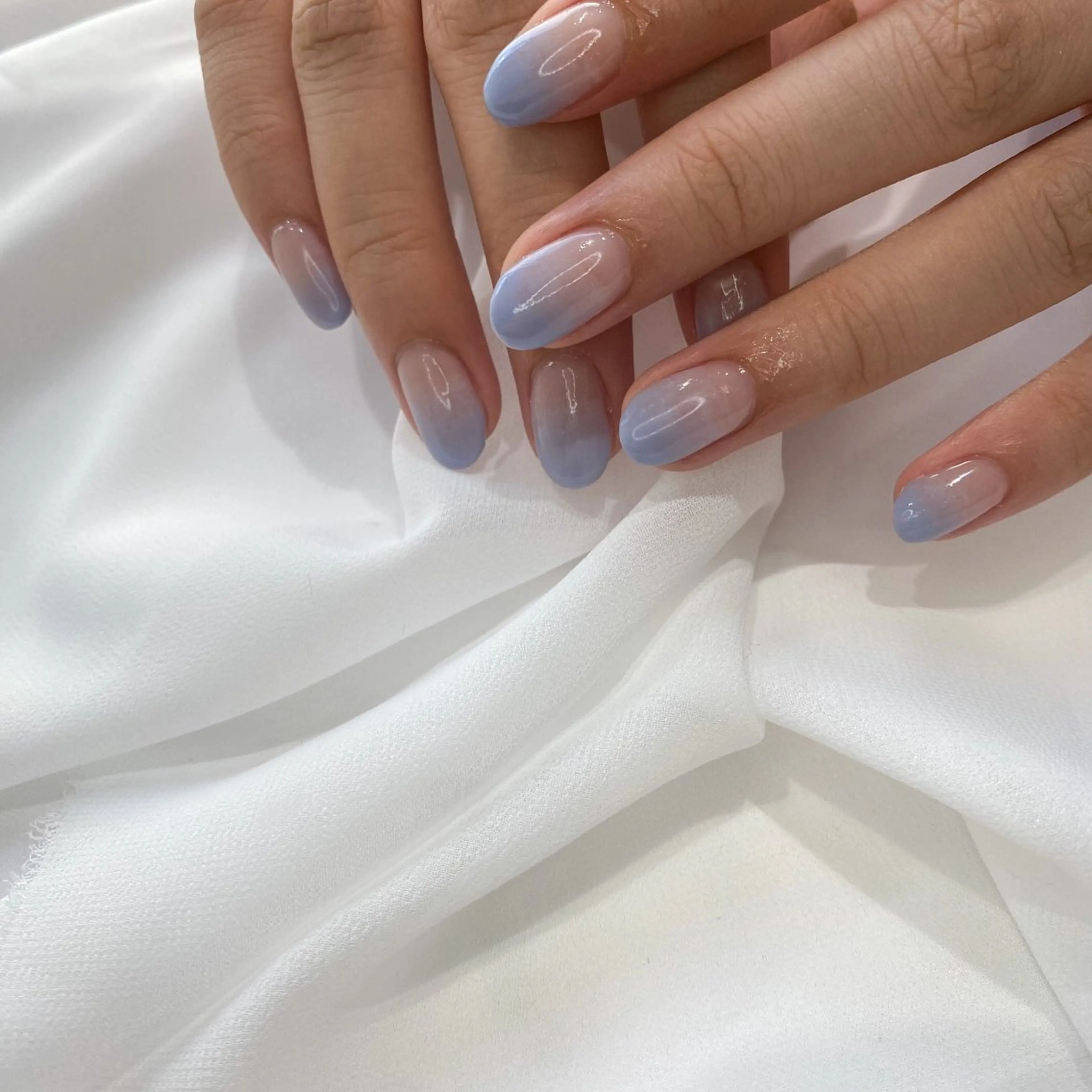 ネイル ブルー グラデーション muguet🎀 chikaのネイルデザイン