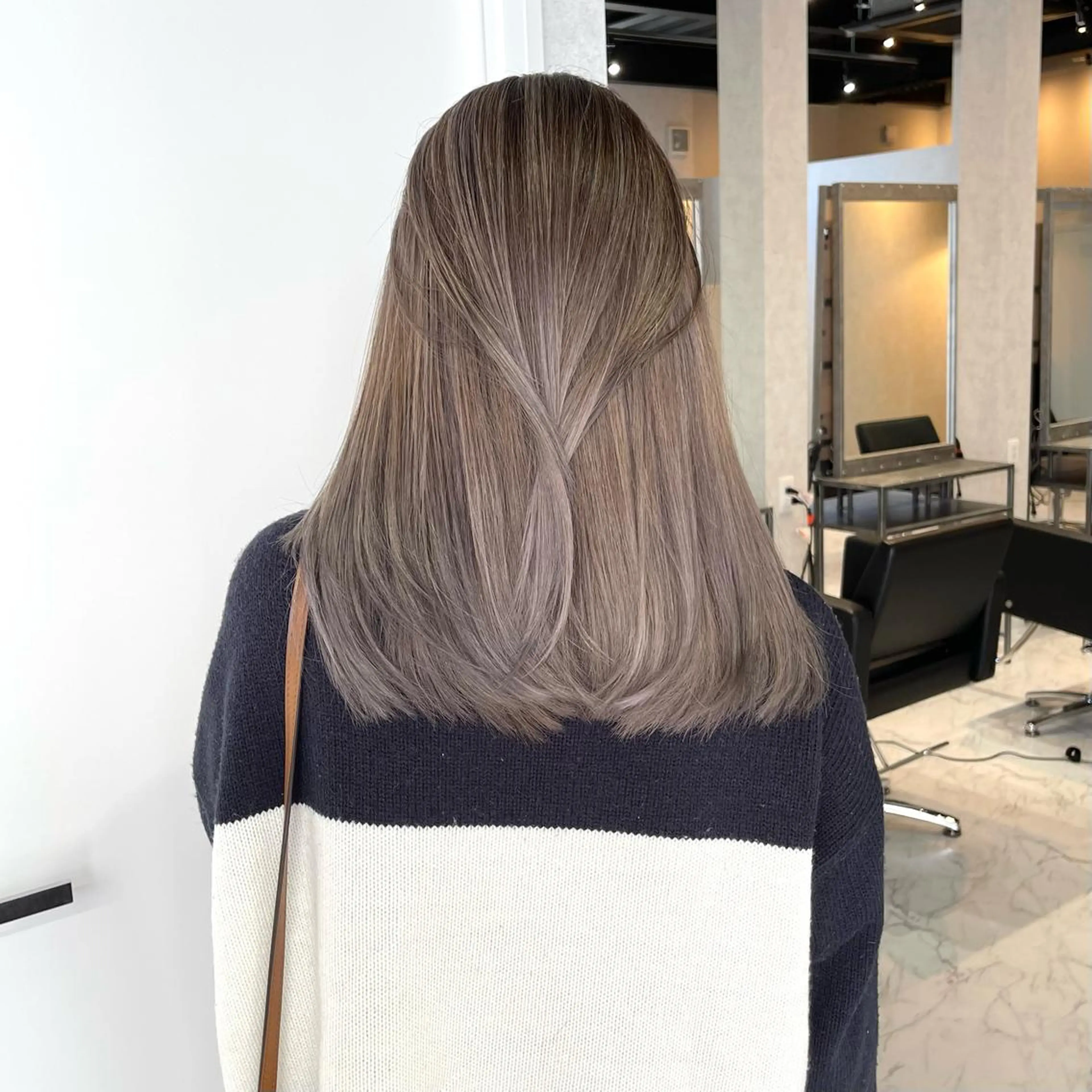 ミディアム カラー ヘアアレンジ バレイヤージュ デザインカラー ハイライトカラー 外国人風カラー ハイライト アンドウ ユウ/ レイヤーカット/韓国のヘアスタイル