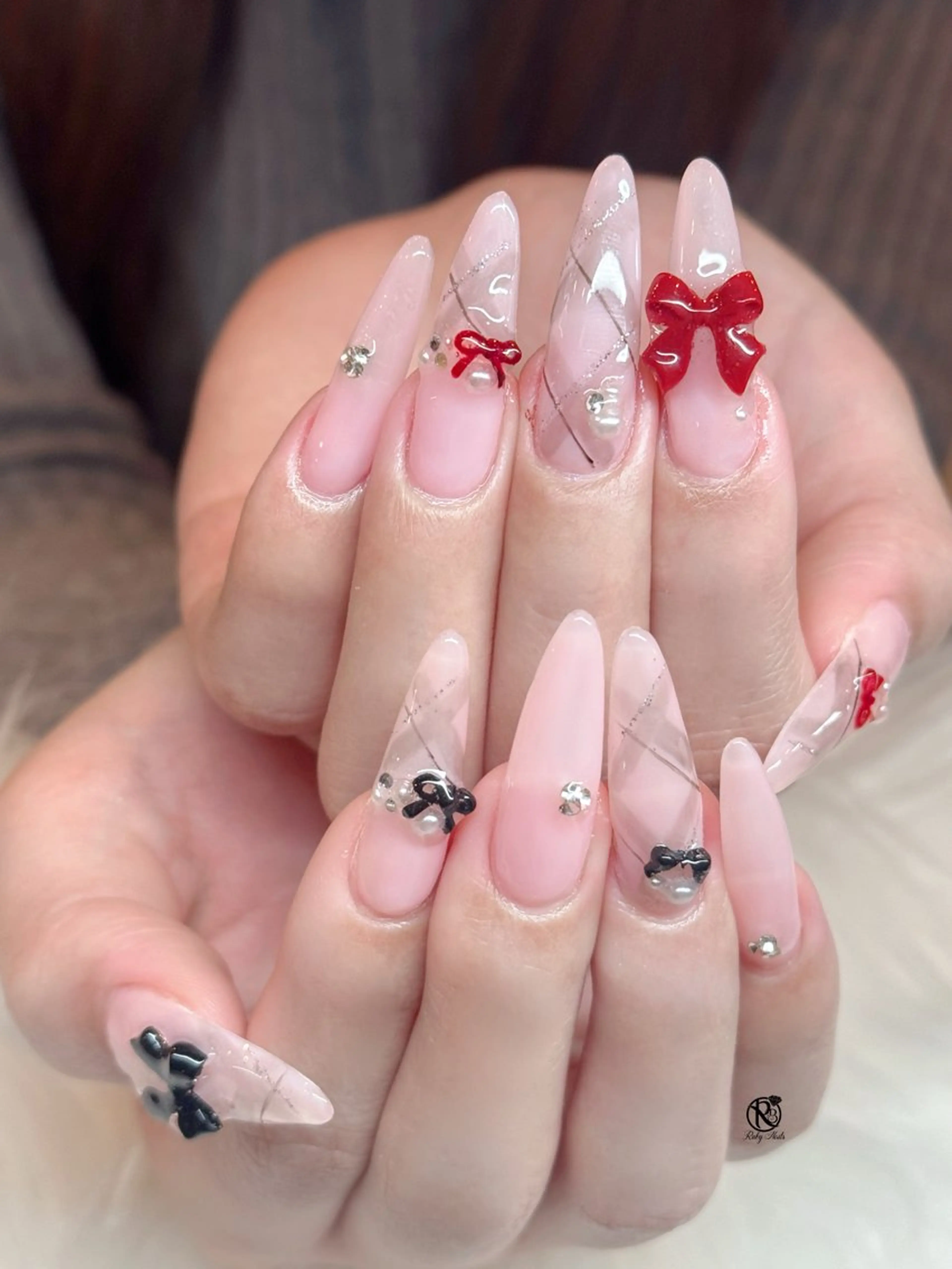 ネイル ボルドー ブラウン チークネイル ドット フットネイル ハンドネイル CHERRYネイルサロン所属・チェリネイルサロン 霞ヶ関のネイルデザイン