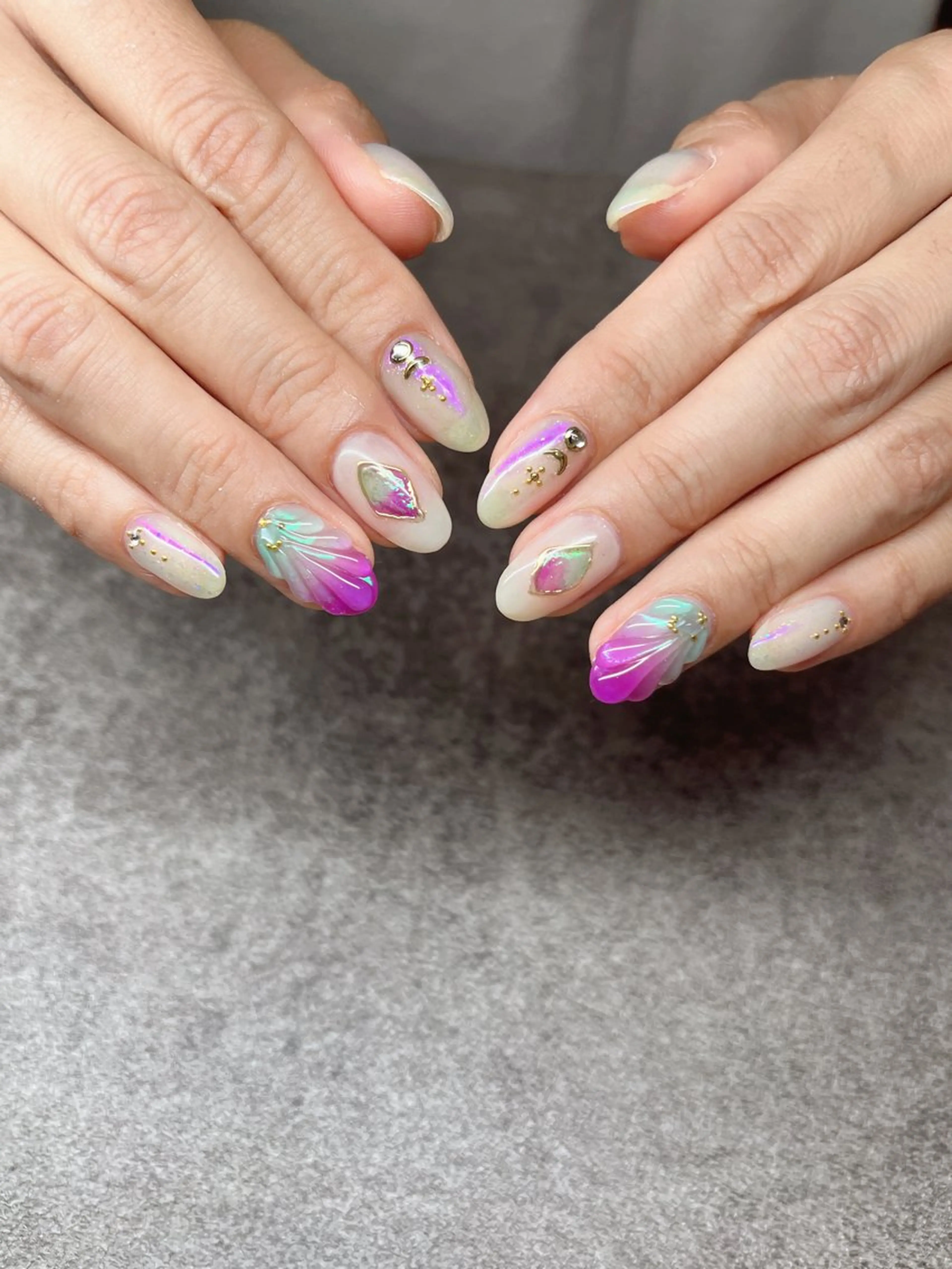 ネイル R inのネイルデザイン