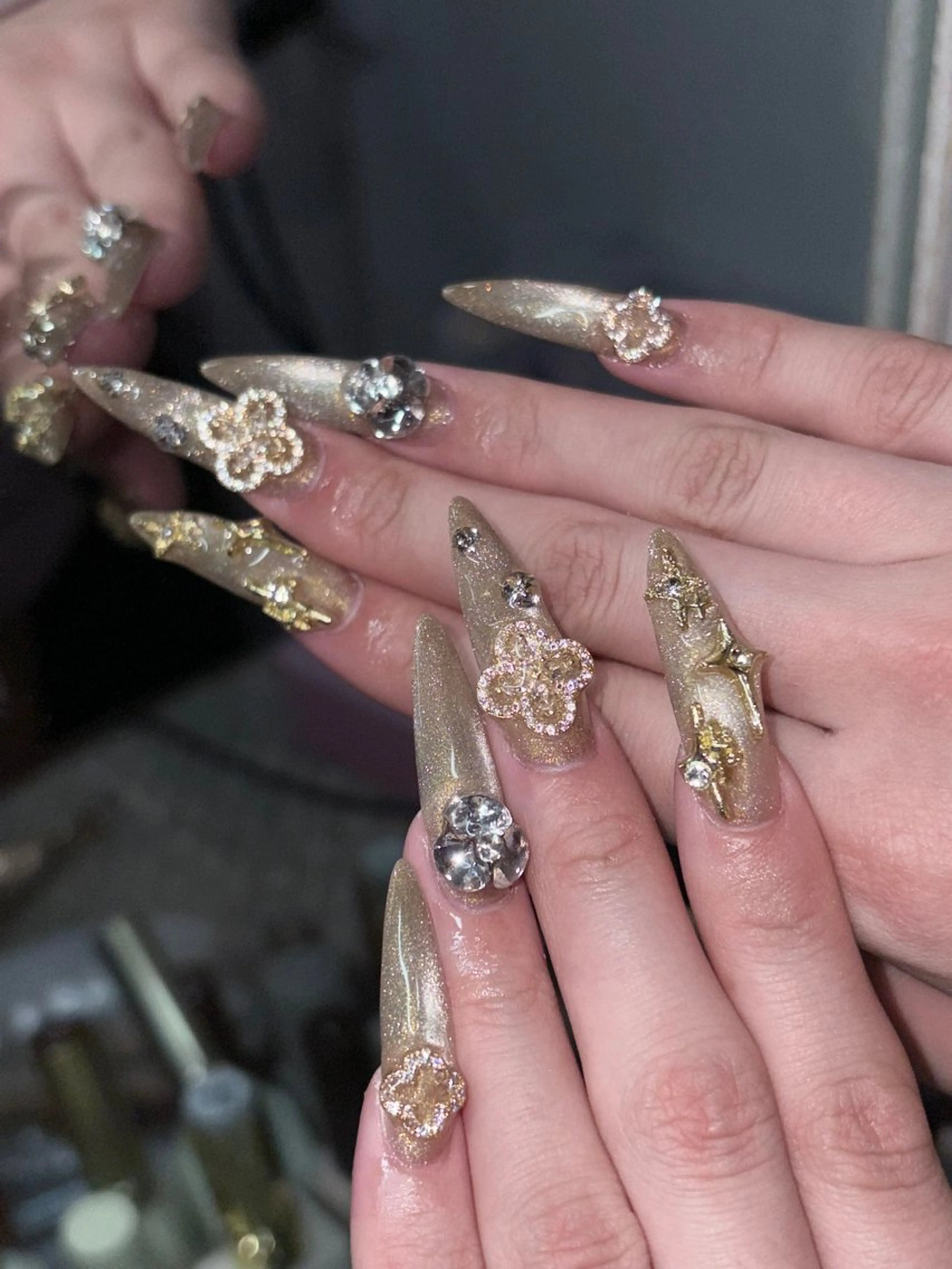 ネイル ハンドネイル さゆり￤推しキャラ ￤ロングネイル🩷のネイルデザイン