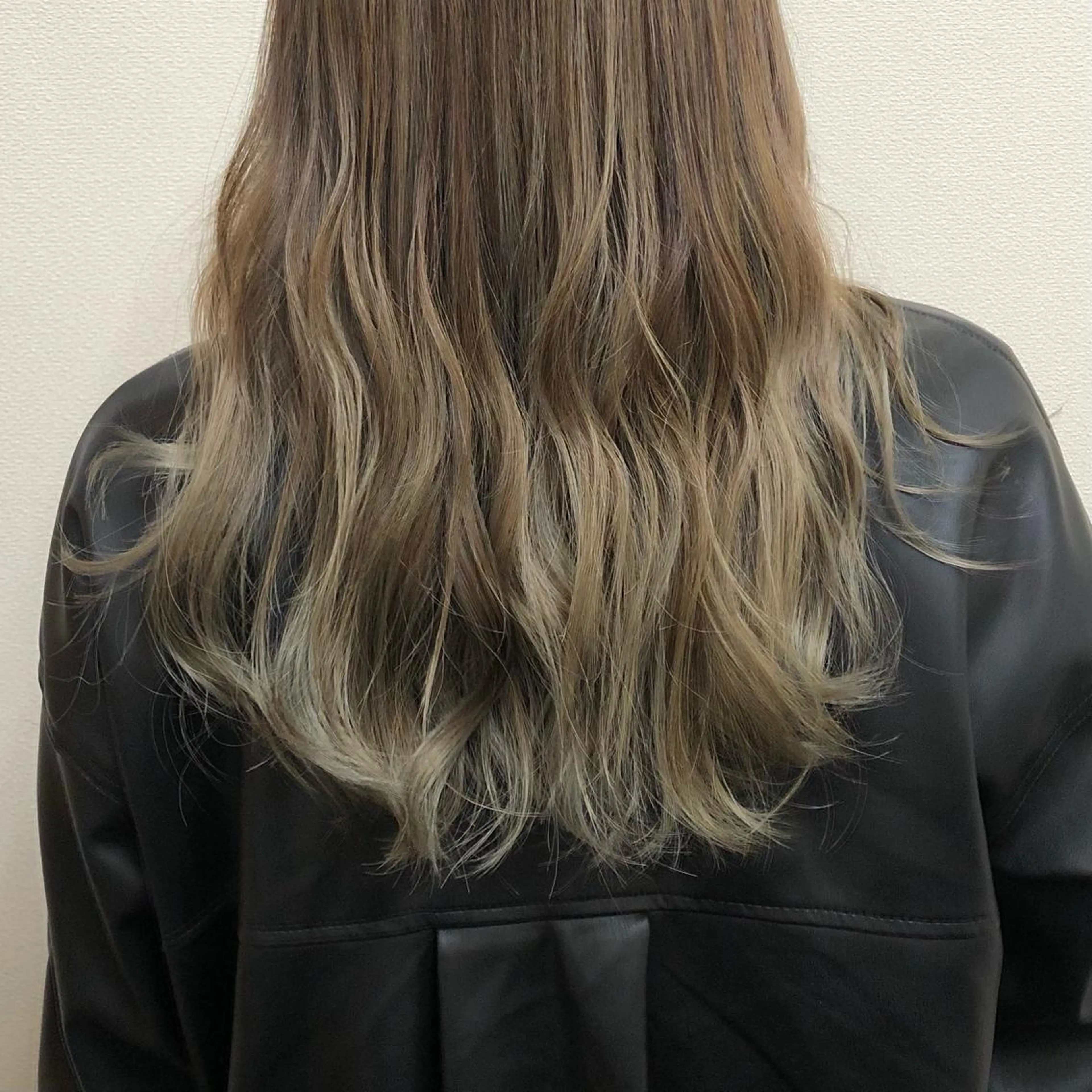 ロング アッシュ ，comma momoka🪄のヘアスタイル