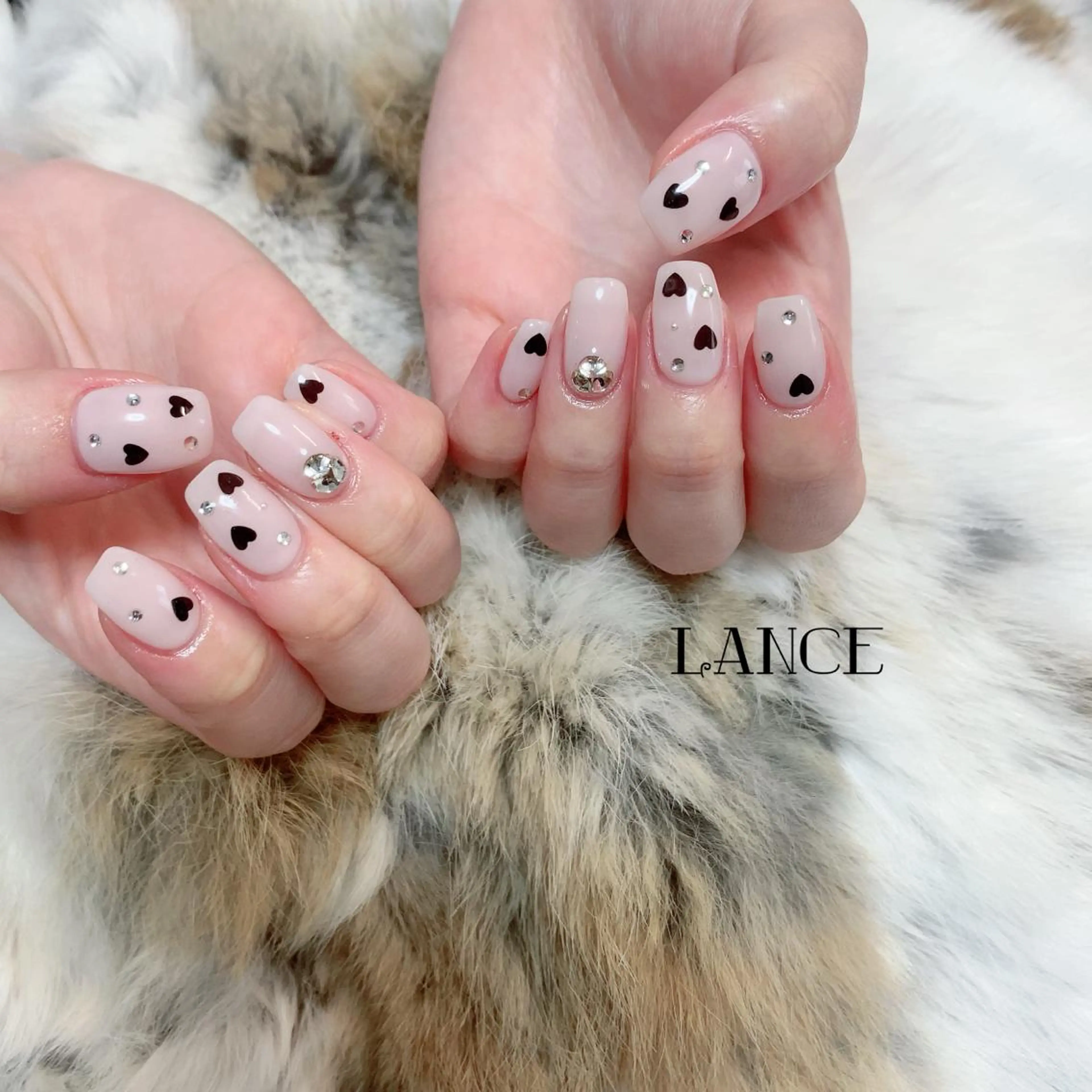 ミディアム ネイル オーロラネイル フットネイル フレンチネイル グラデーション キラキラネイル ハンドネイル Lance nailのネイルデザイン