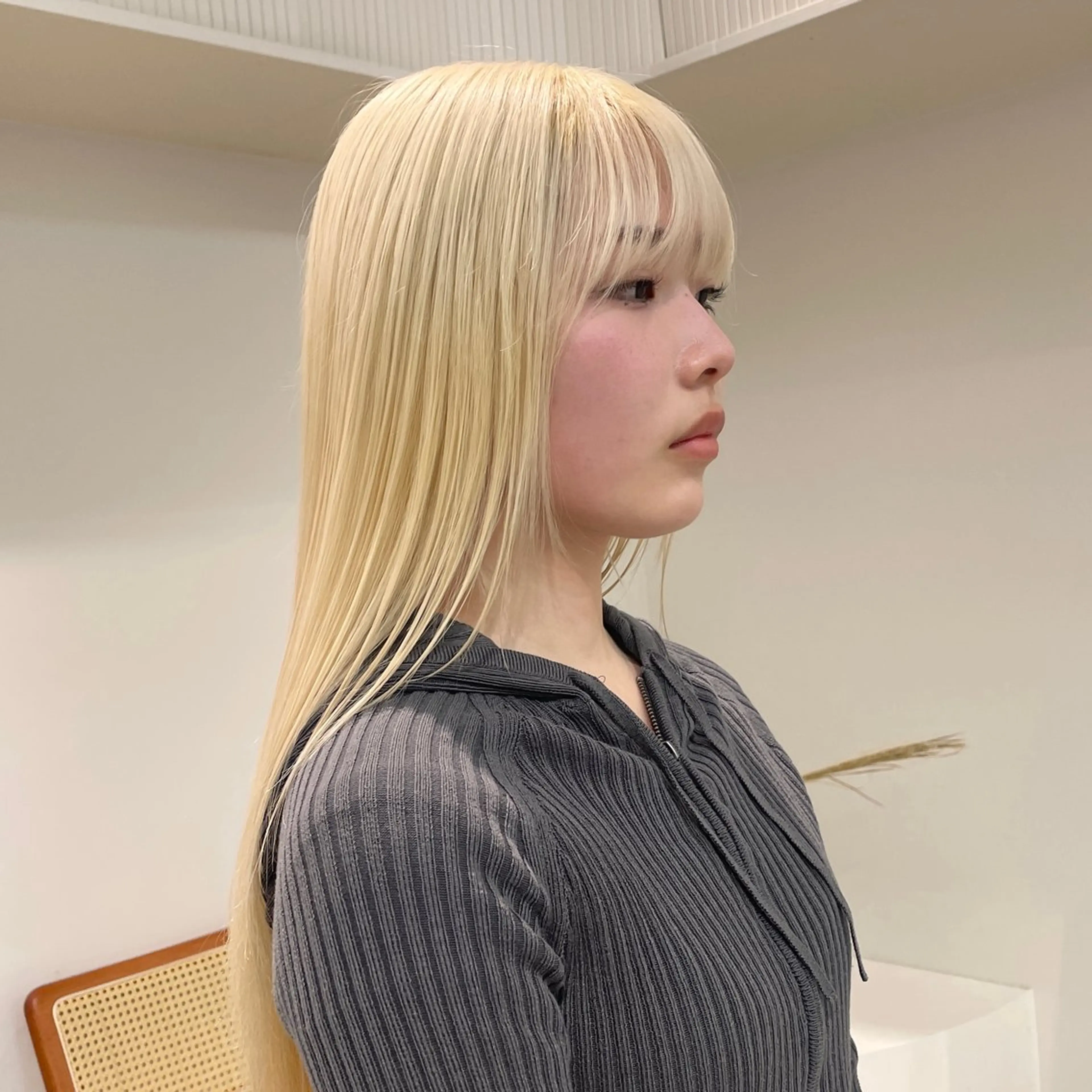 ロング カラー ブリーチ 抜きっぱなしブロンド ブロンド デザインカラー ホワイトブロンド ヘアカラー トリートメント ヘアセット ハイトーン×レイヤー /遠藤将太のヘアスタイル