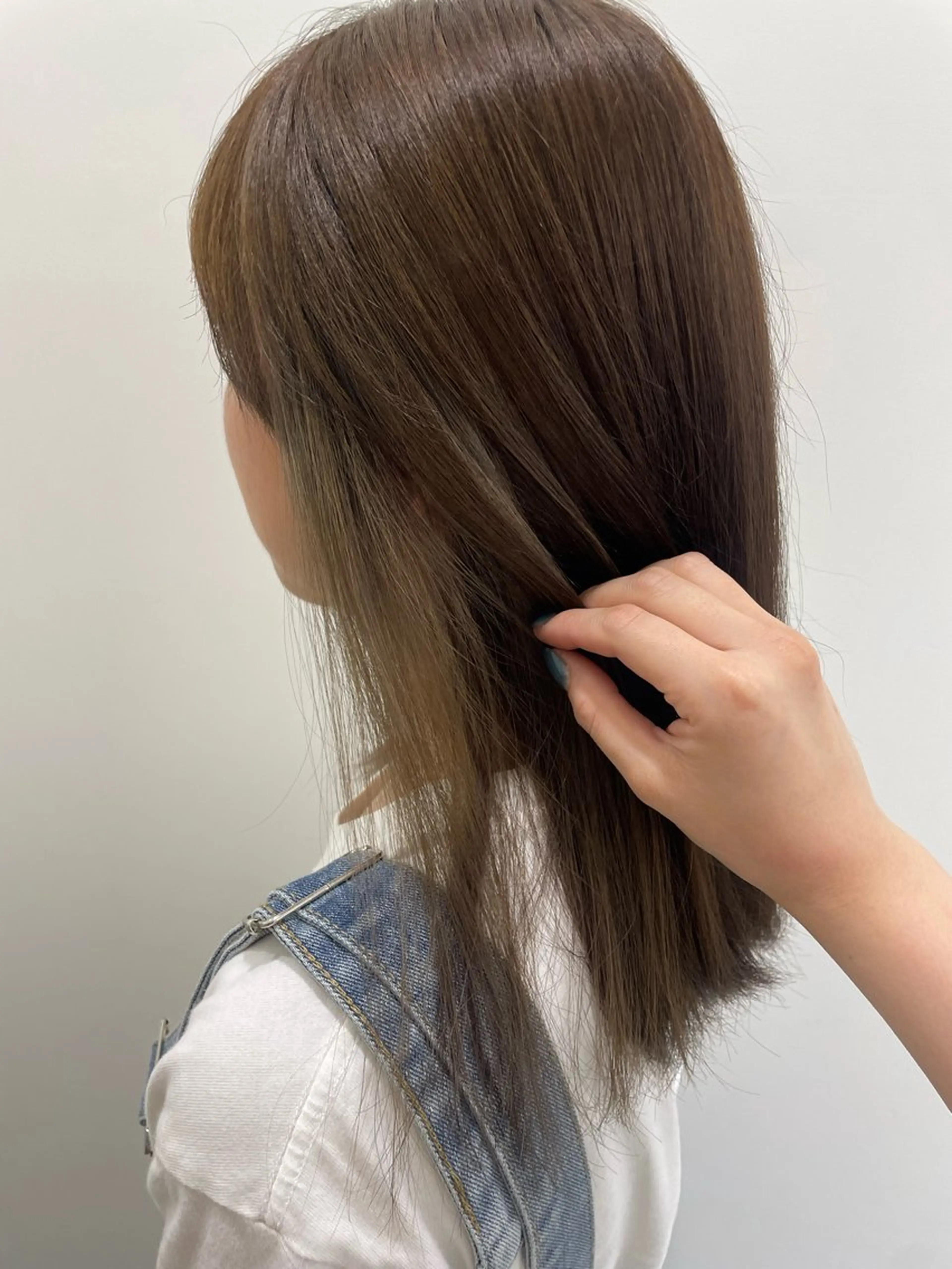 セミロング カラー 松村 友里圭のヘアスタイル