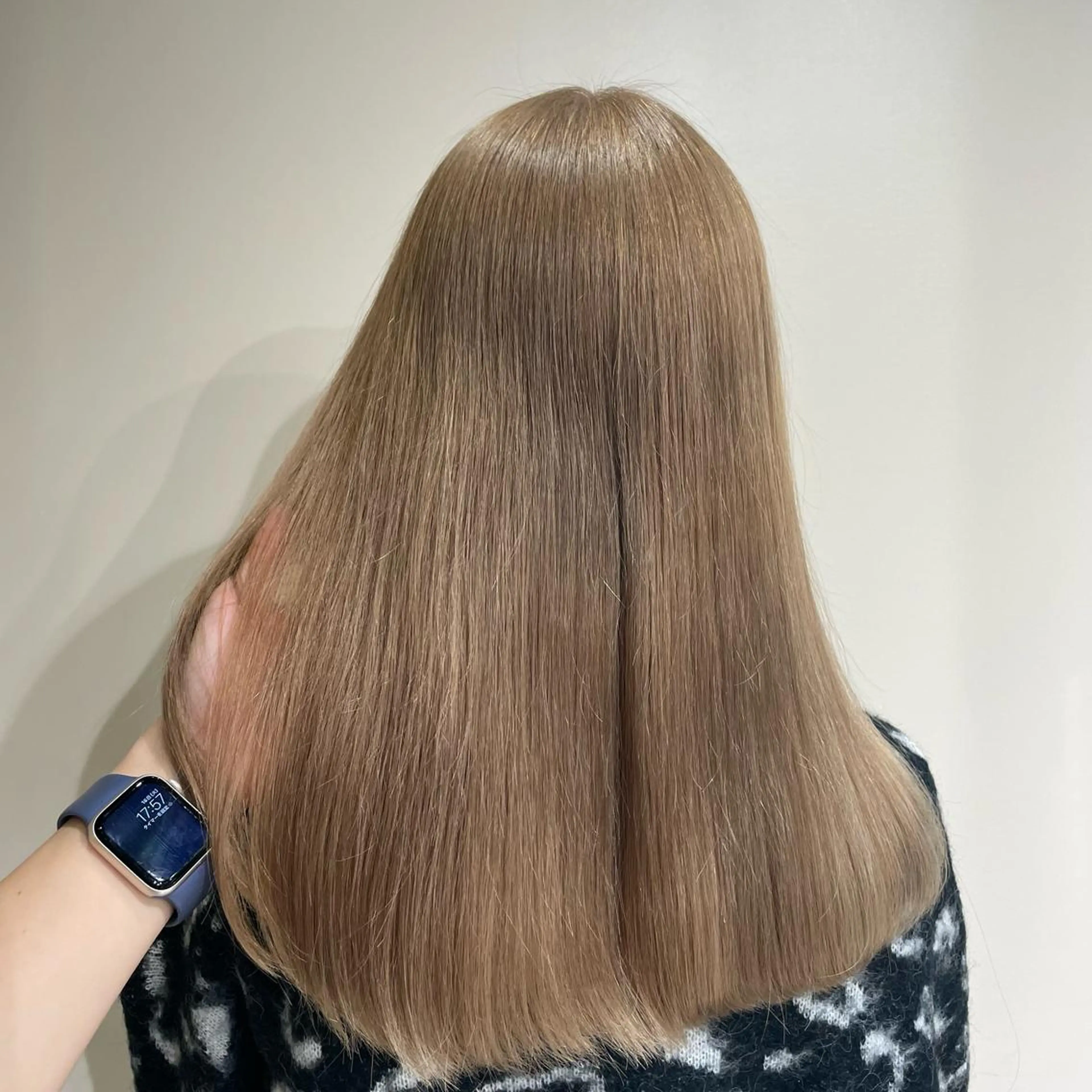 セミロング カラー ベージュカラー ミルクティーベージュ ヘアカラー 🦋美髪／エクステ 🦋アベイクミのヘアスタイル