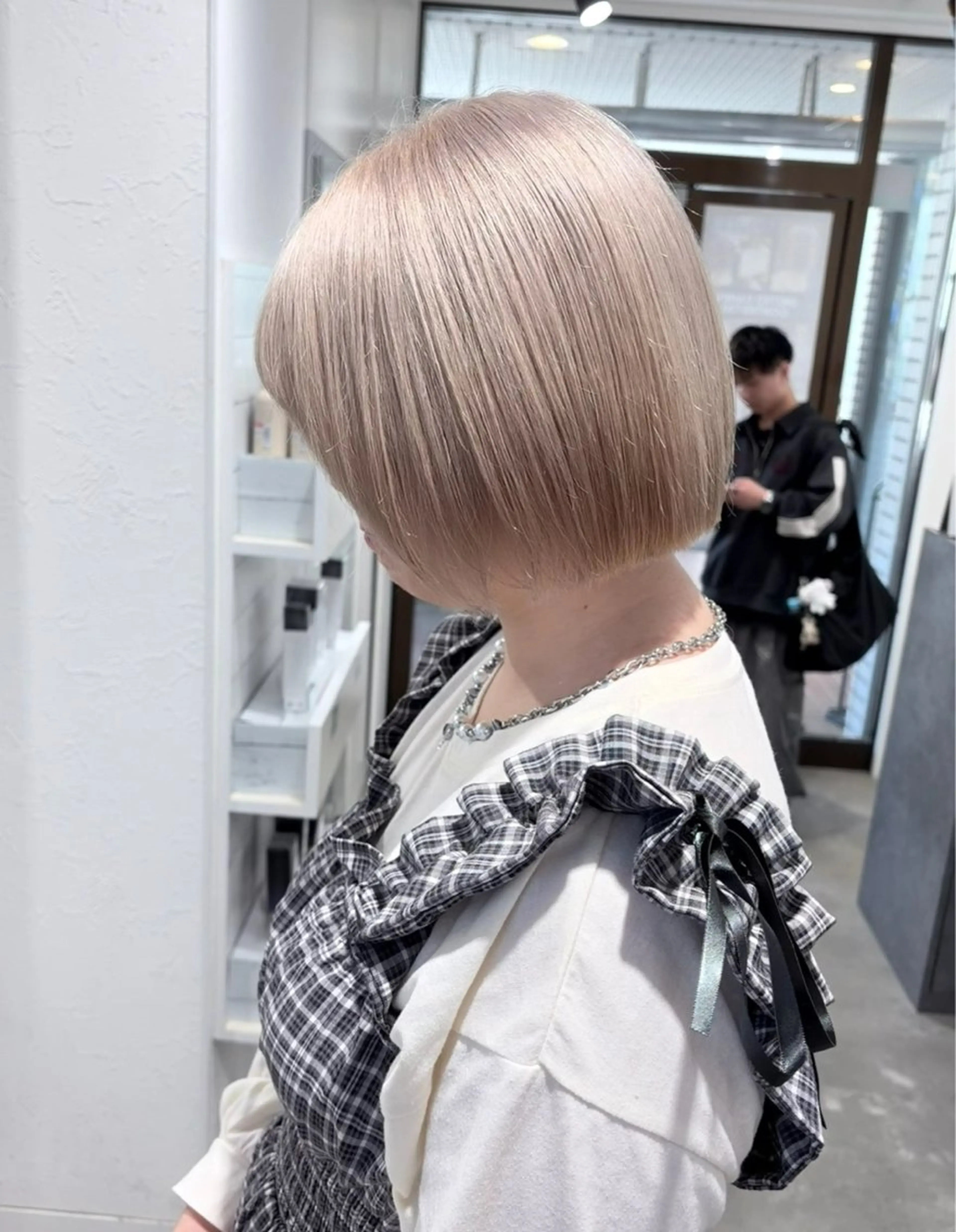 ショート ヘアカラー ハイトーン/レイヤー /艶カラー🎀のヘアスタイル