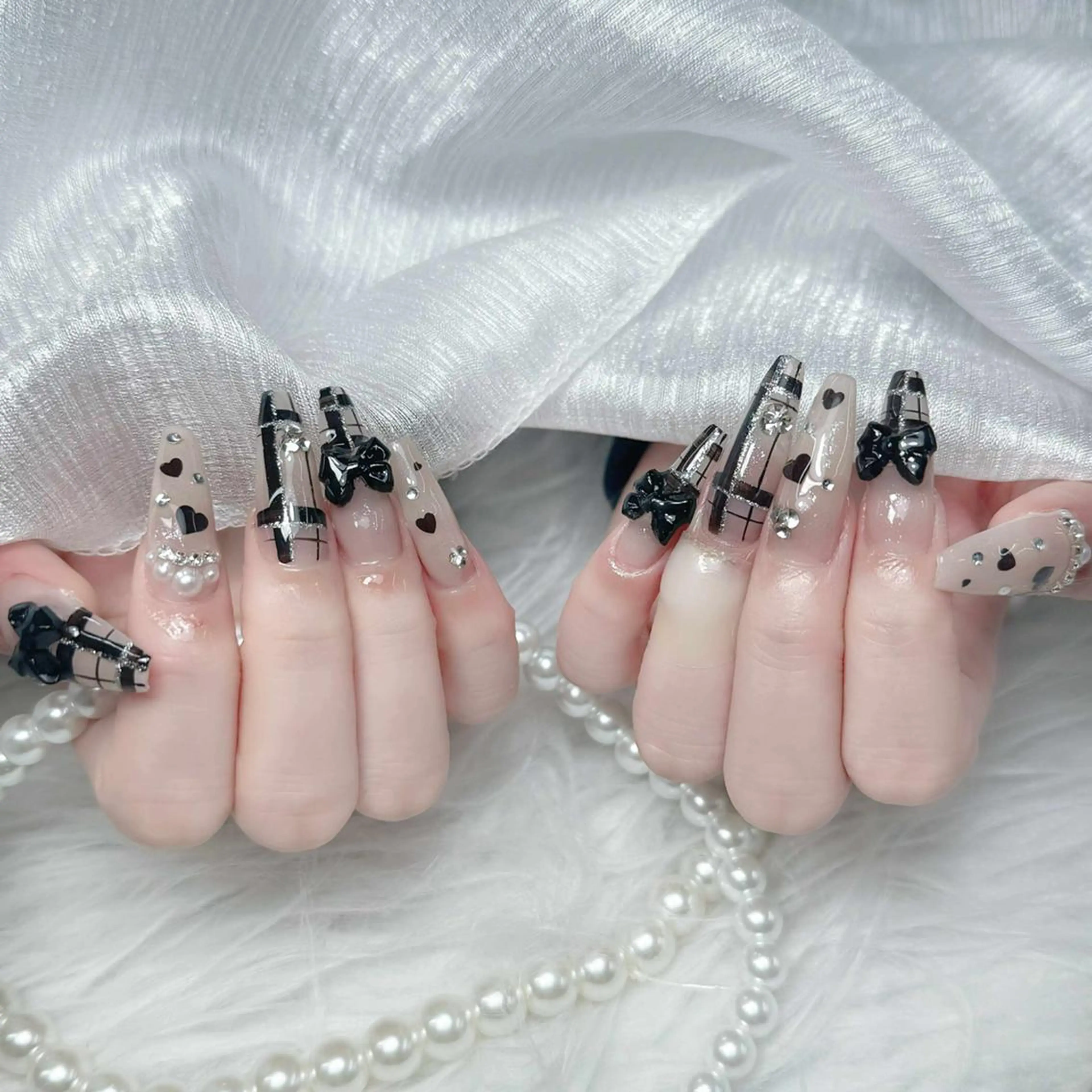 ネイル アートネイル ブラウン ジェルネイル ゴールド キラキラネイル ハンドネイル Nova Nailのネイルデザイン