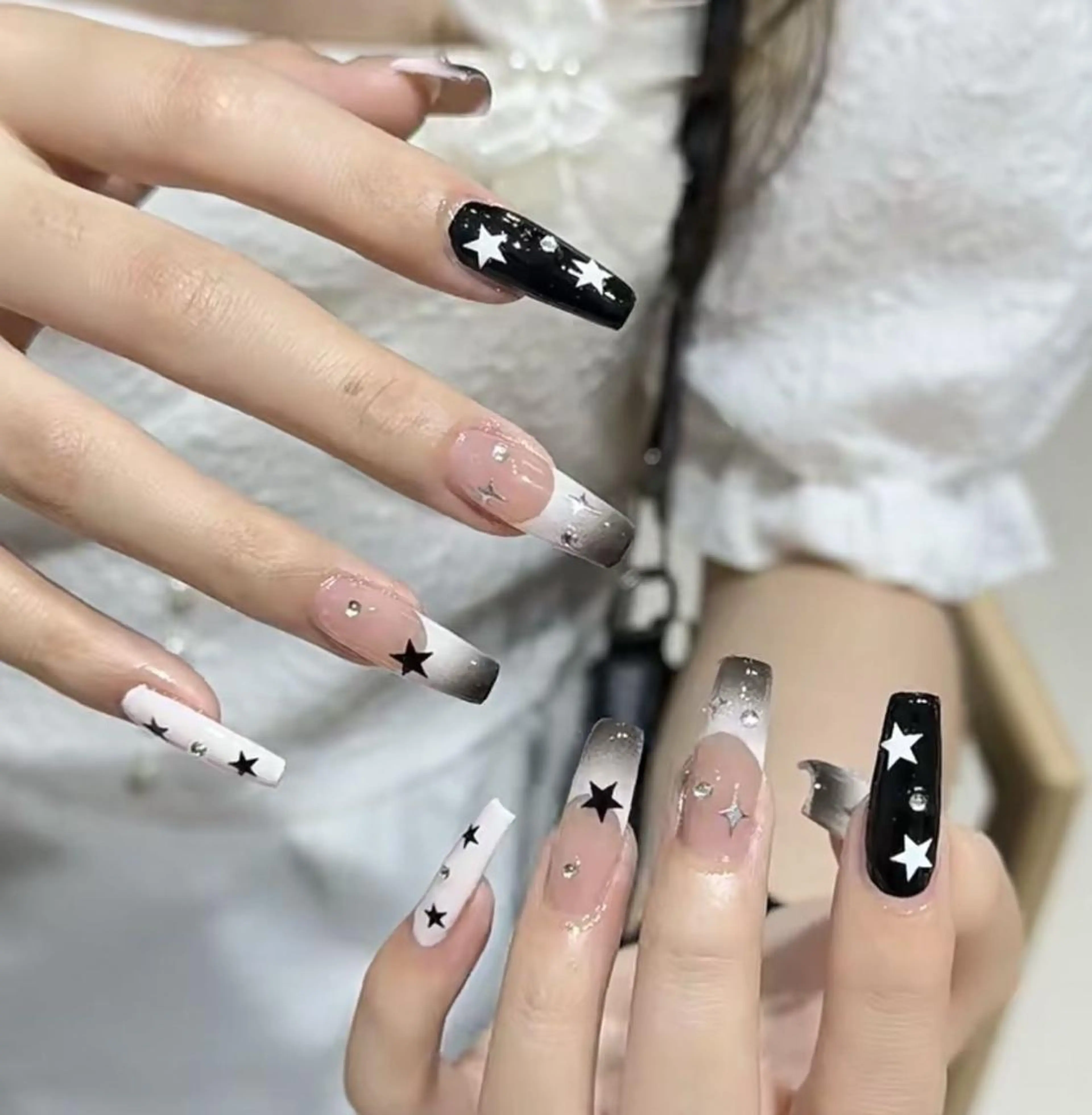 ネイル アートネイル 長さ出し ネイルチップ Queens テイのネイルデザイン