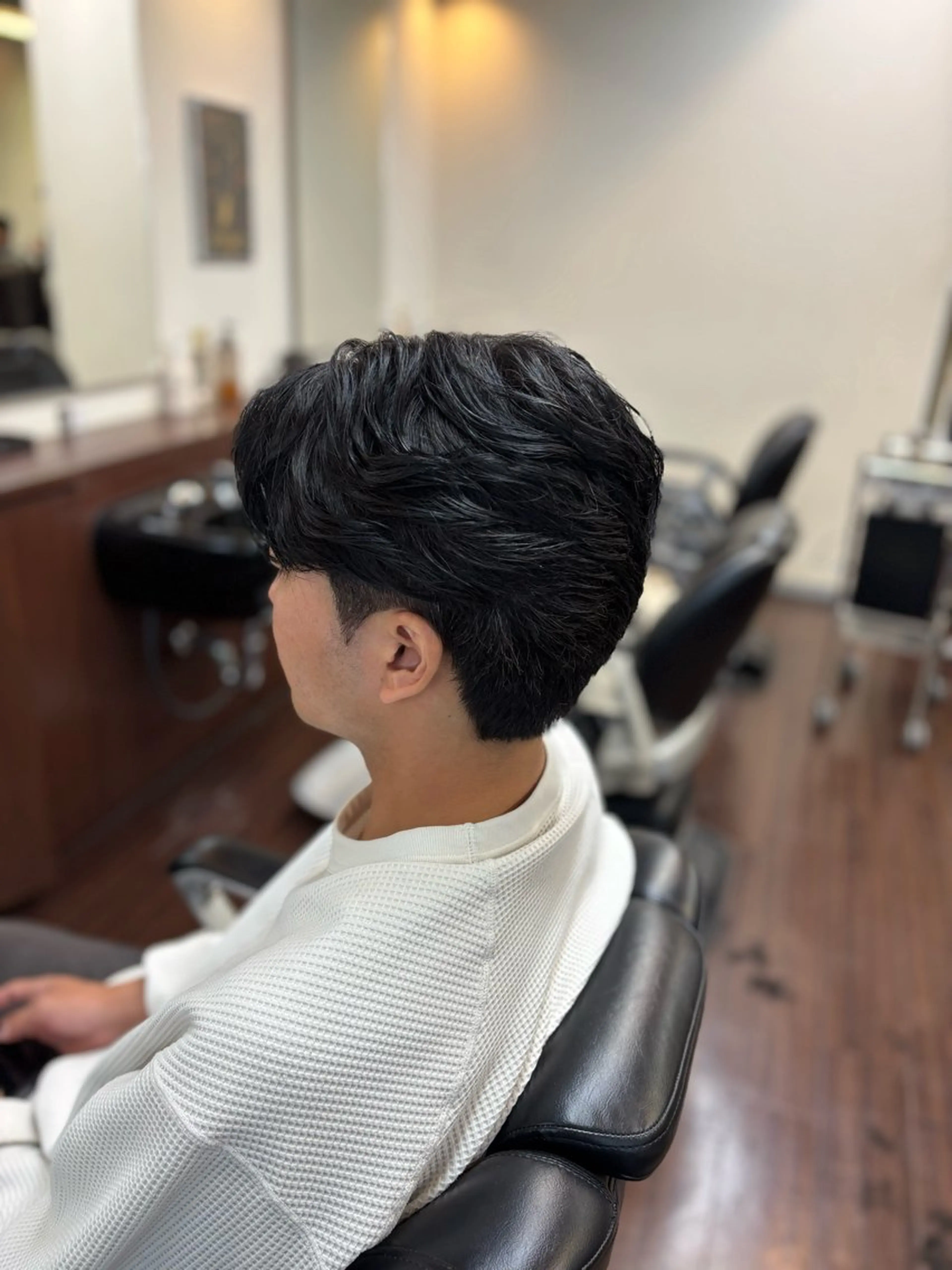 ミディアム メンズ ミディアムパーマ センターパート メンズパーマ くせ毛 則光 諒一のヘアスタイル