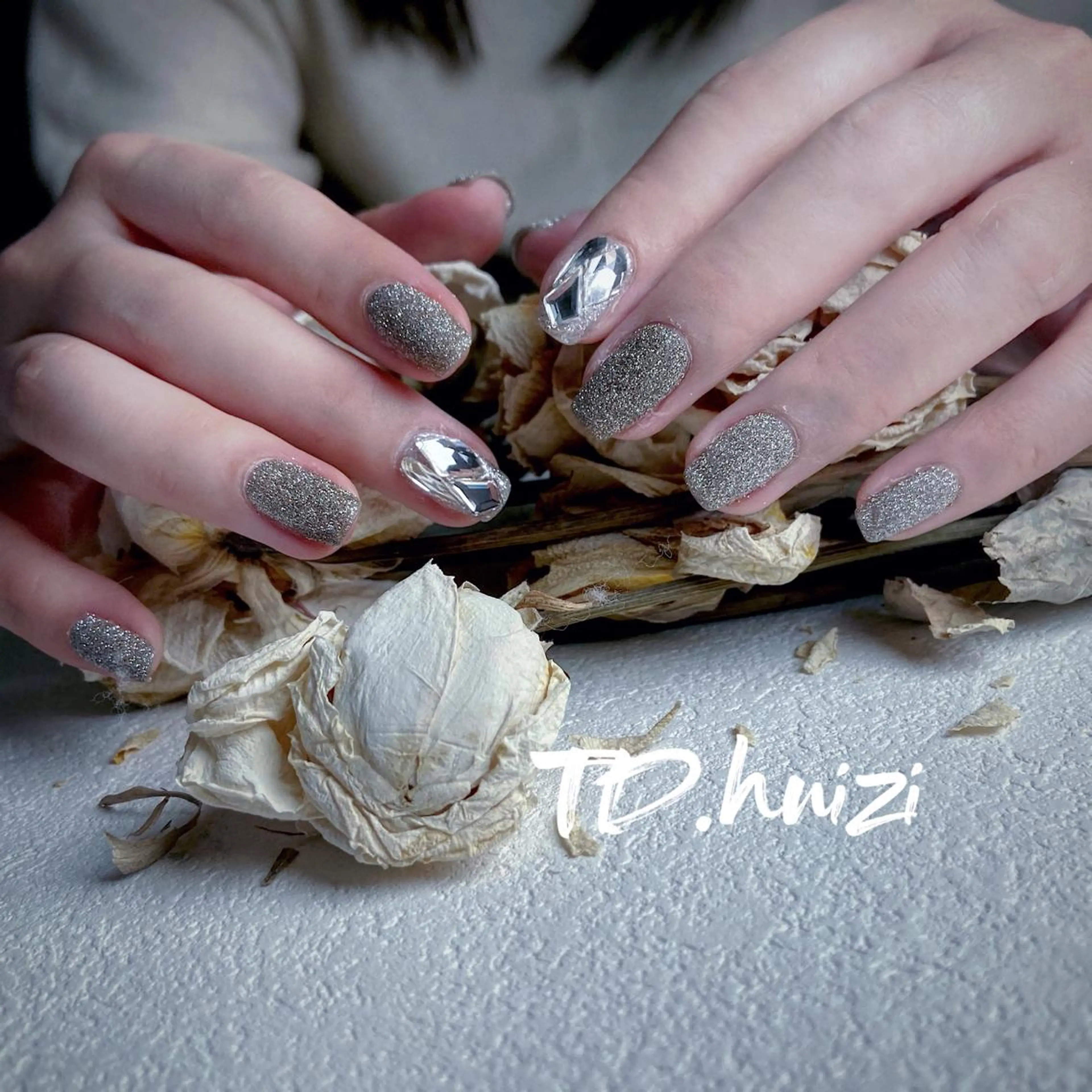 ミディアム めぐみのネイルサロン スタッフ練習のネイルデザイン