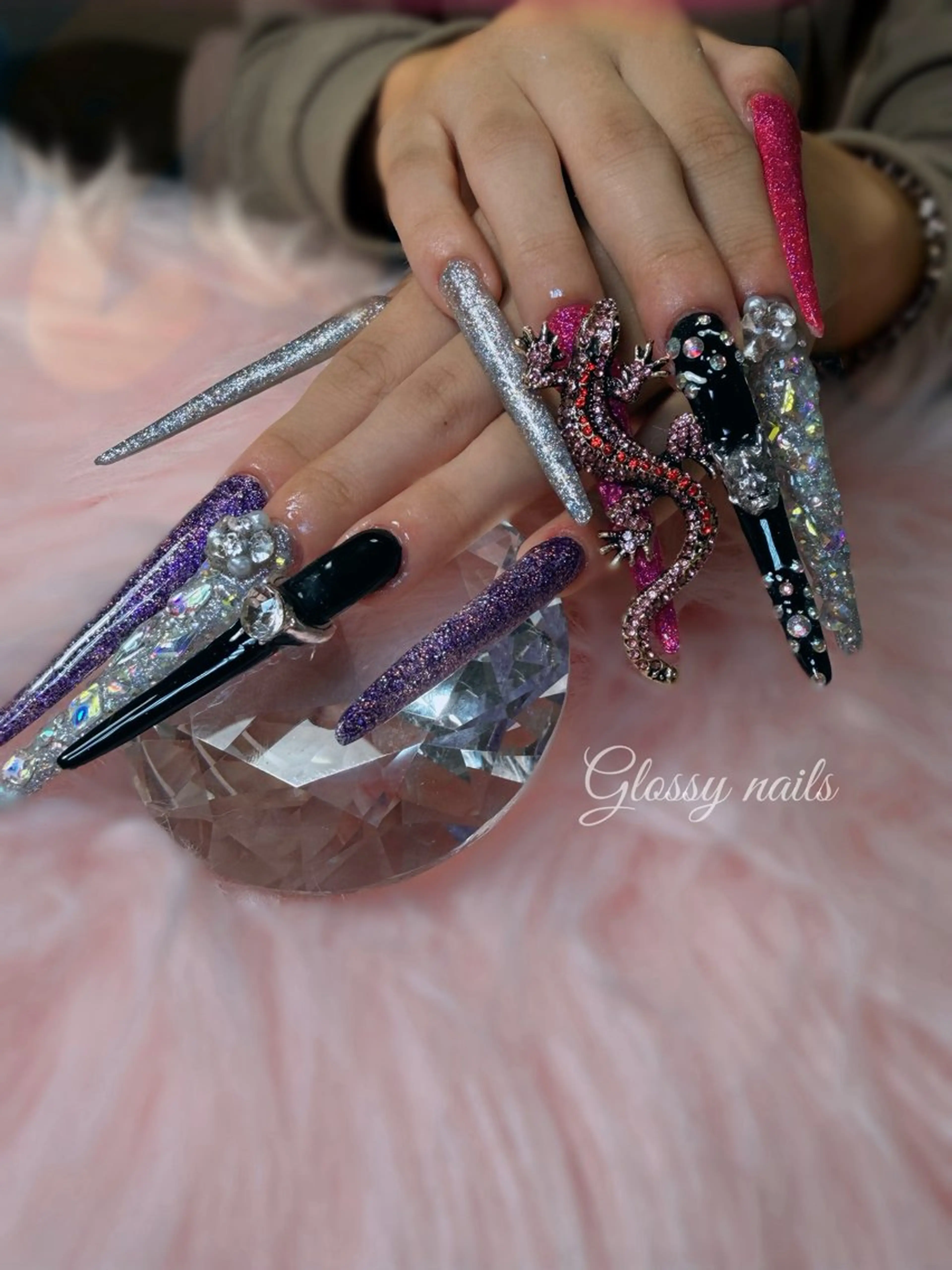 ネイル ロングネイル スーパーロングネイル ハンドネイル glossy nails所属・Glossy -miyoのネイルデザイン