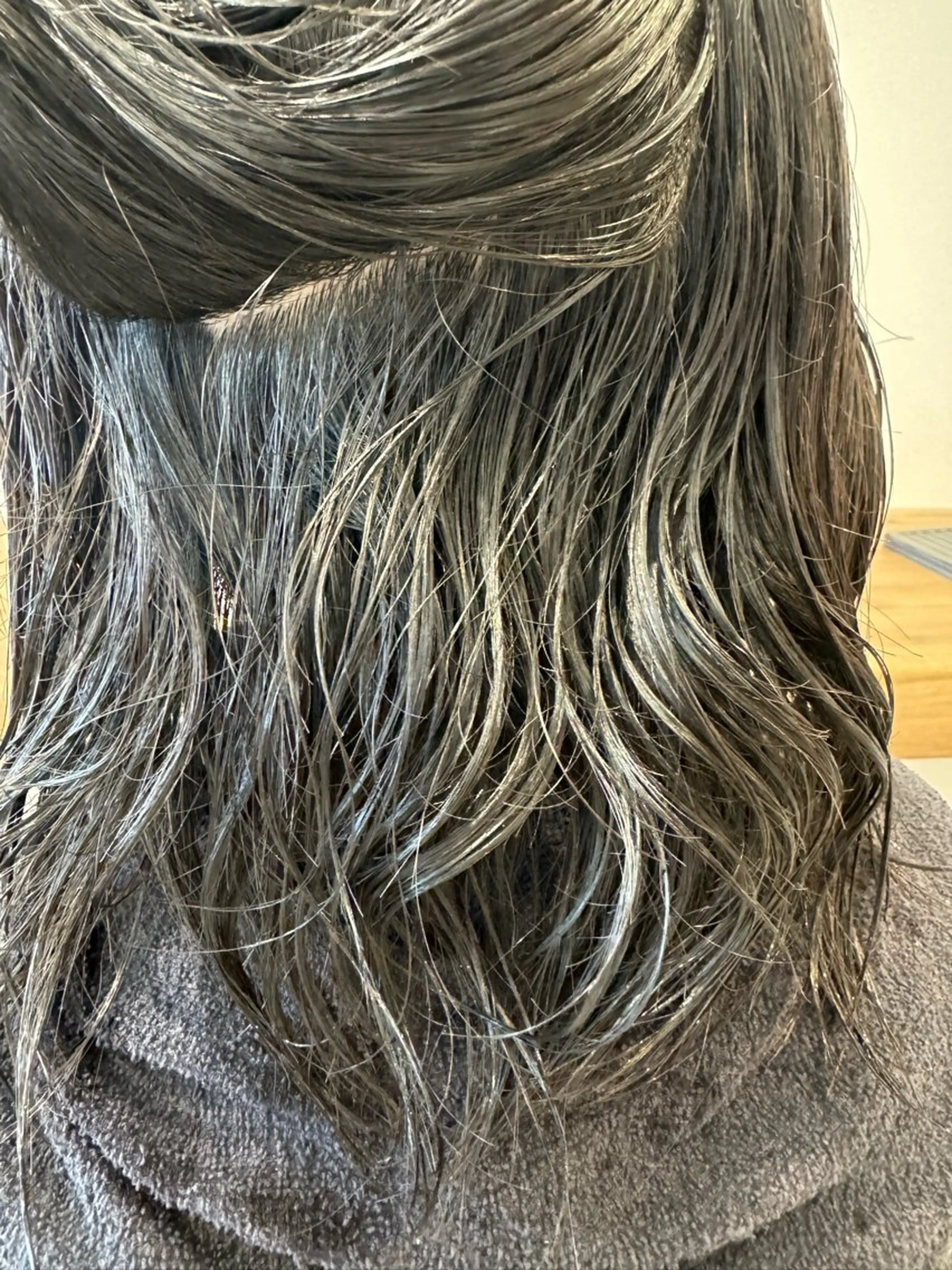 セミロング 縮毛矯正 鈴木 陽菜のヘアスタイル