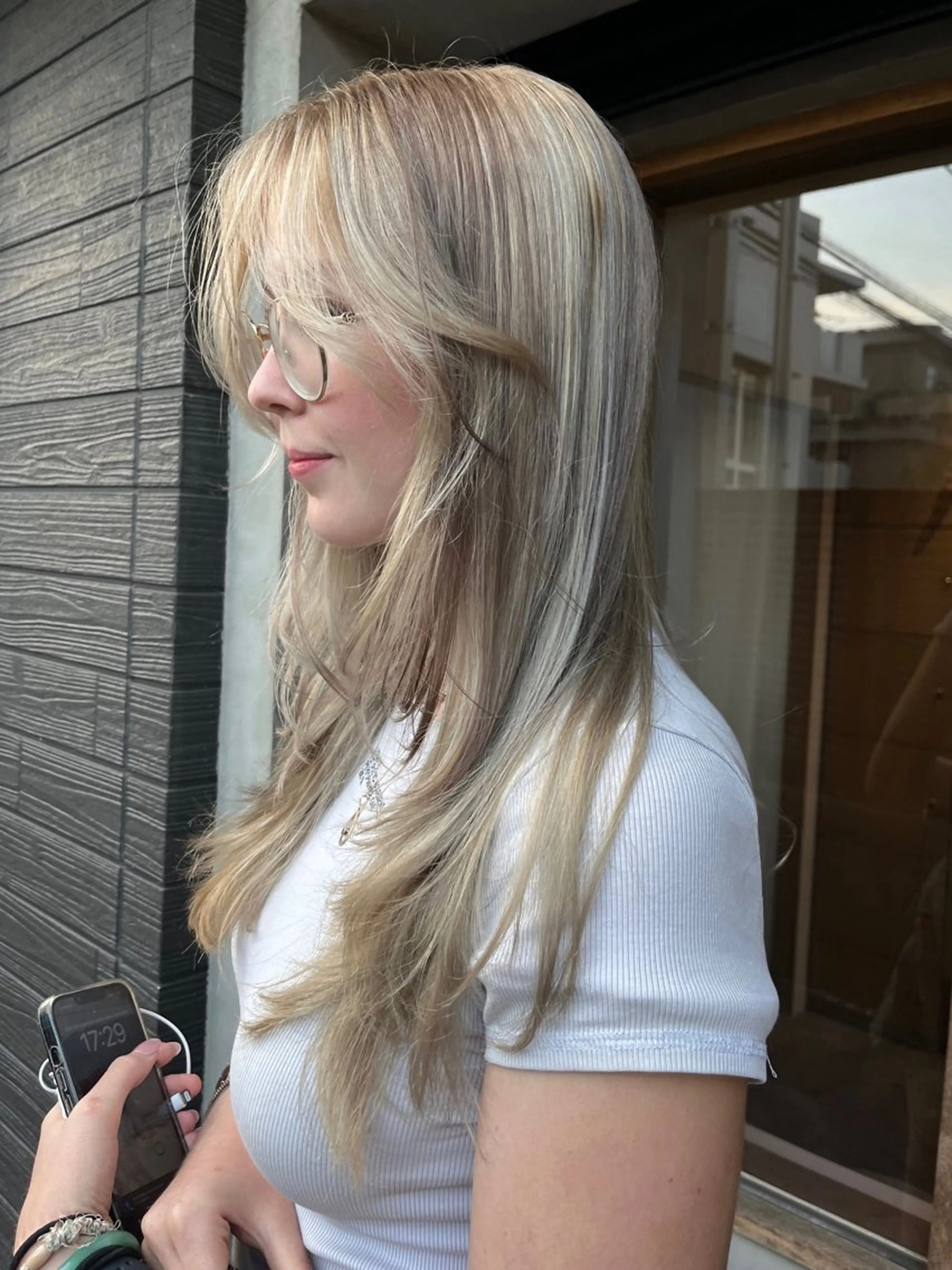 ロング カラー ブリーチ レイヤーカット ヘアカラー YUI／レイヤー カット/透明感カラーのヘアスタイル