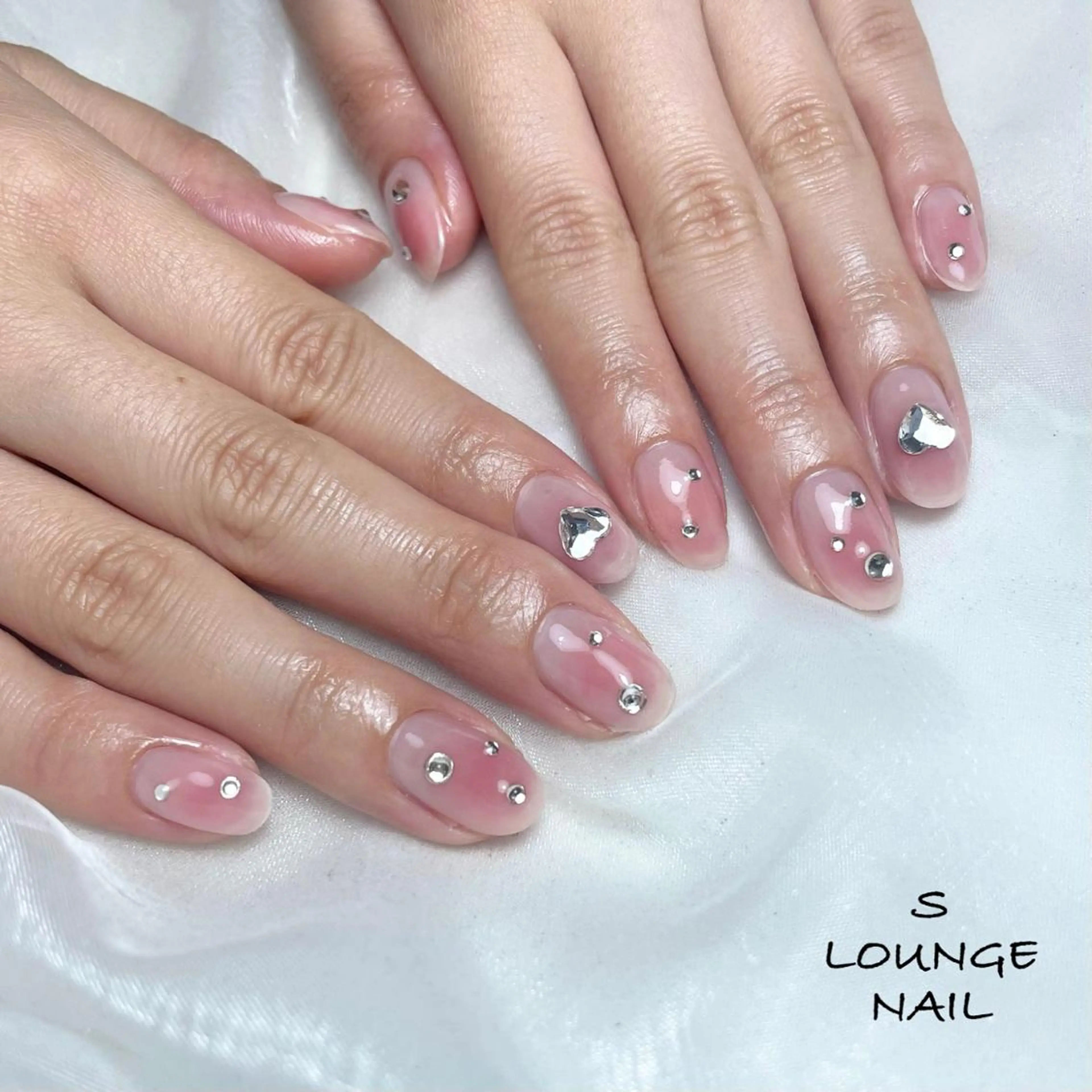 ネイル ハンドネイル フットネイル S LOUNGE NAIL所属・パーツたくさん🍓 SUMIのネイルデザイン
