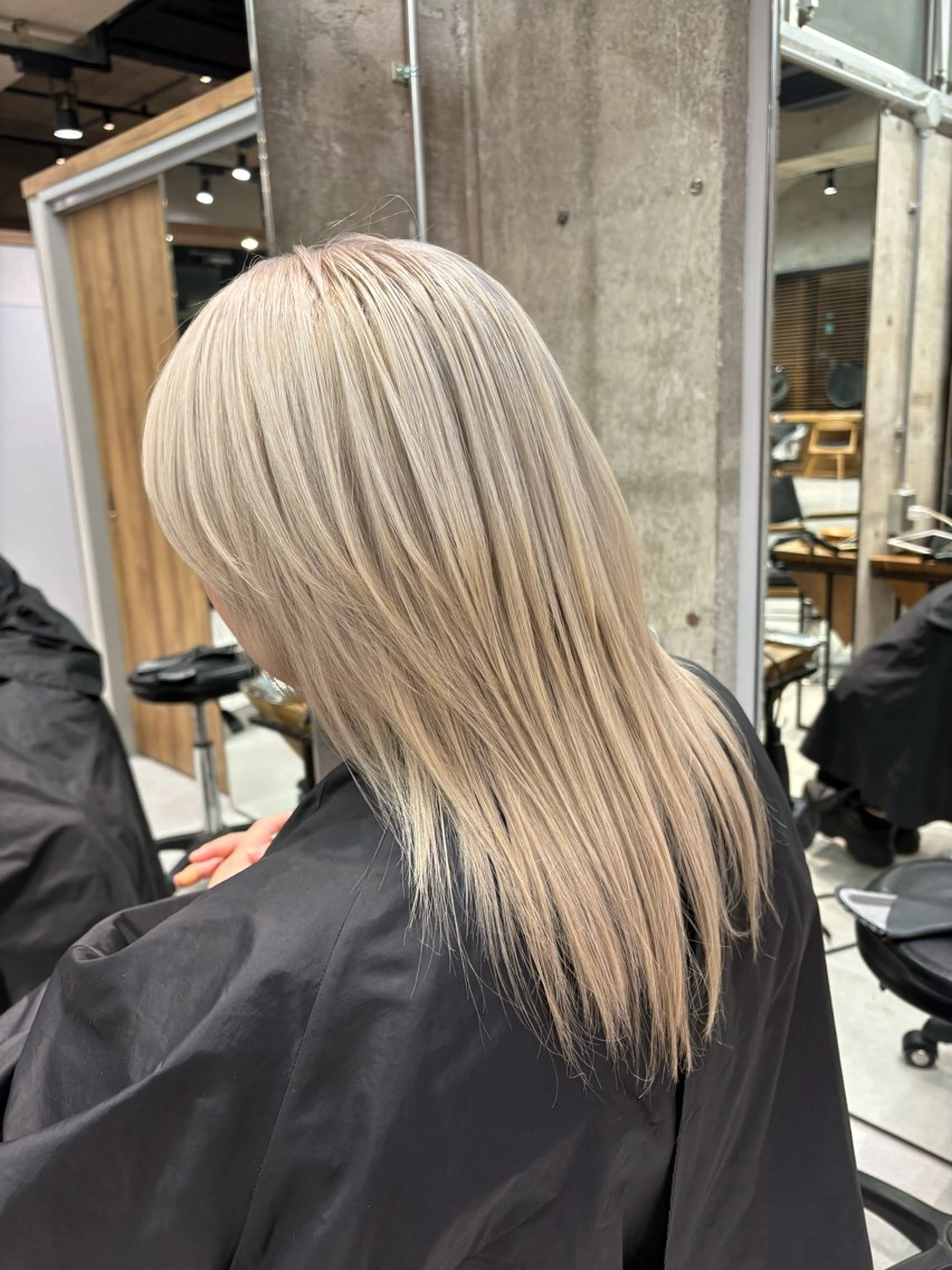 セミロング カラー KAEDE🌺Wカ ラー/ホワイトカラーのヘアスタイル