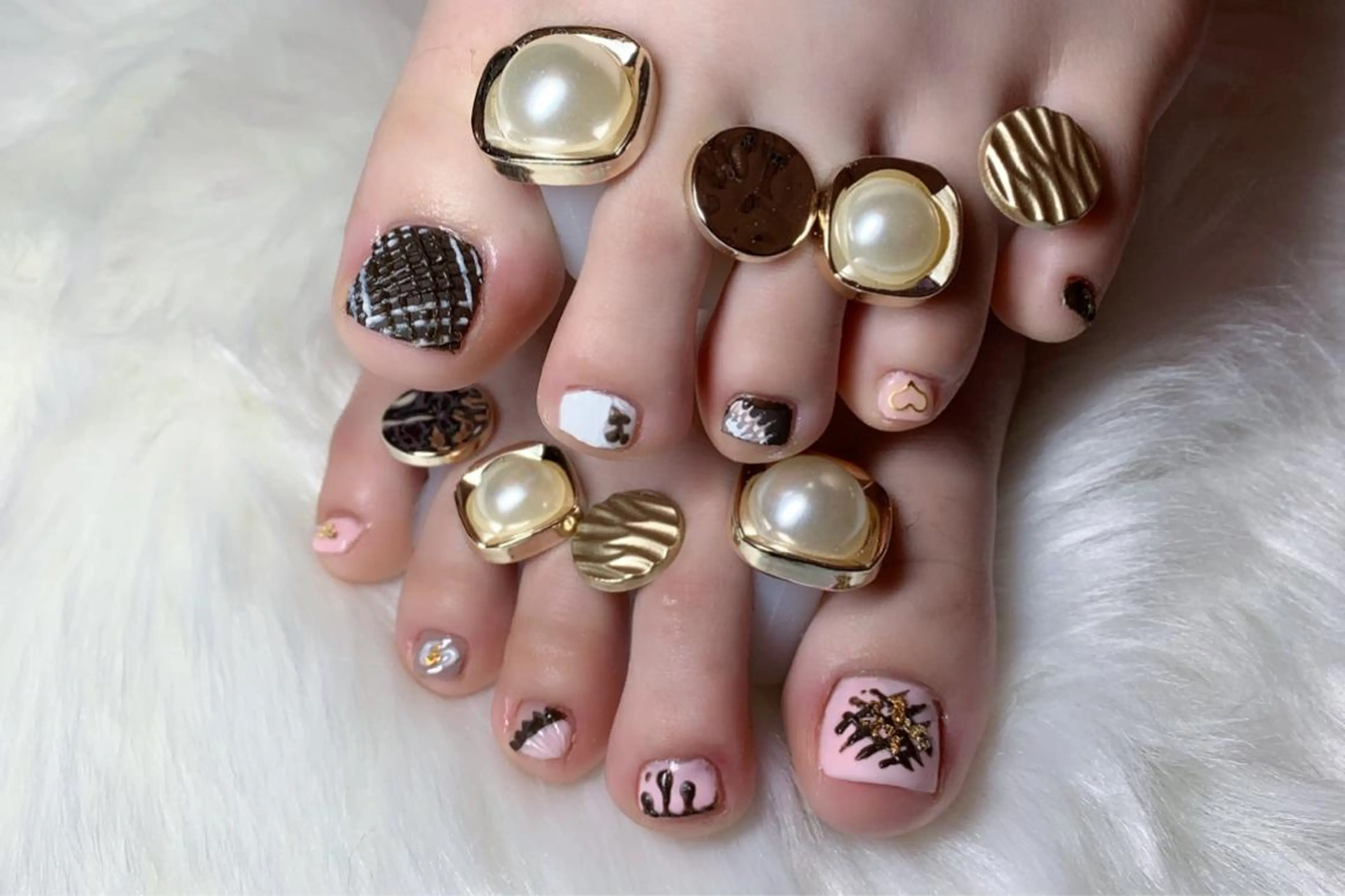 ネイル アニマル柄 アートネイル フットネイル ジェルネイル ミラーネイル x.1.0.nail ♡Cのネイルデザイン