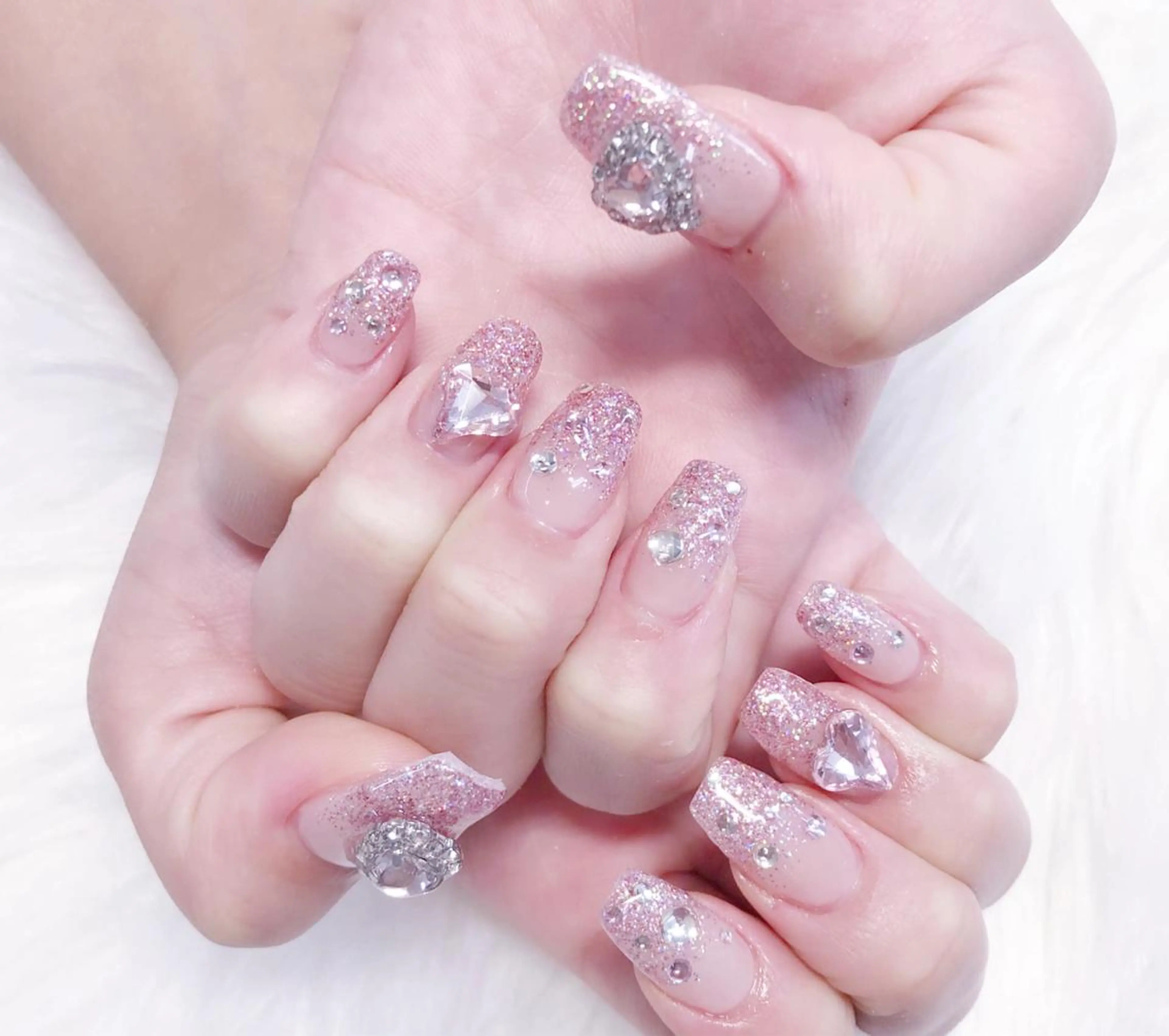 ネイル グラデーション キラキラネイル ラメ(グリッター) ラメグラデーション ワンホンネイル ハンドネイル MoonNail ユリ🌸のネイルデザイン