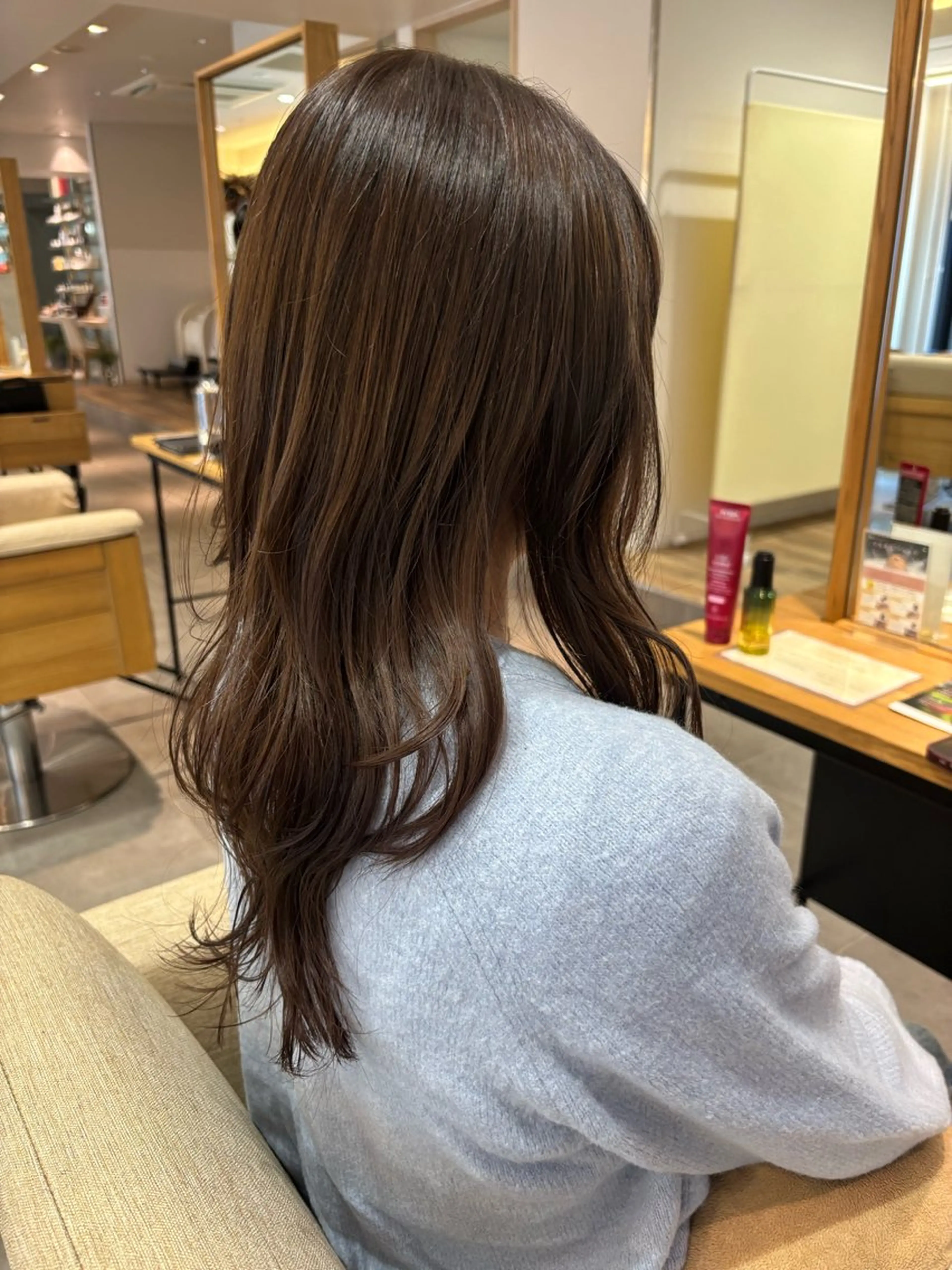 カラー アッシュ アッシュブラウン ブラウンカラー 透明感カラー FLIP B AVEDA所属・大川 愛未のヘアスタイル
