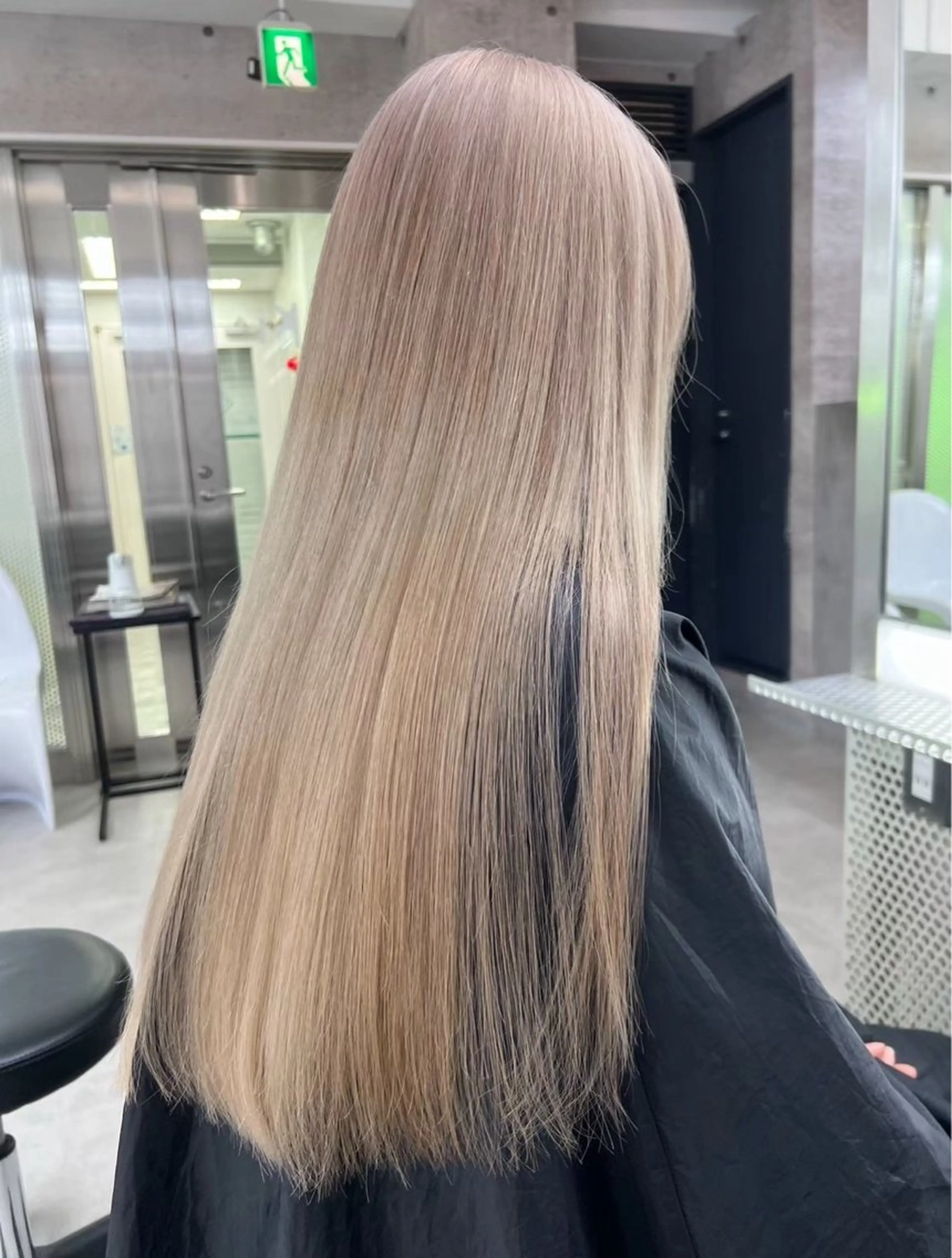ロング カラー KIRYU SARAのヘアスタイル