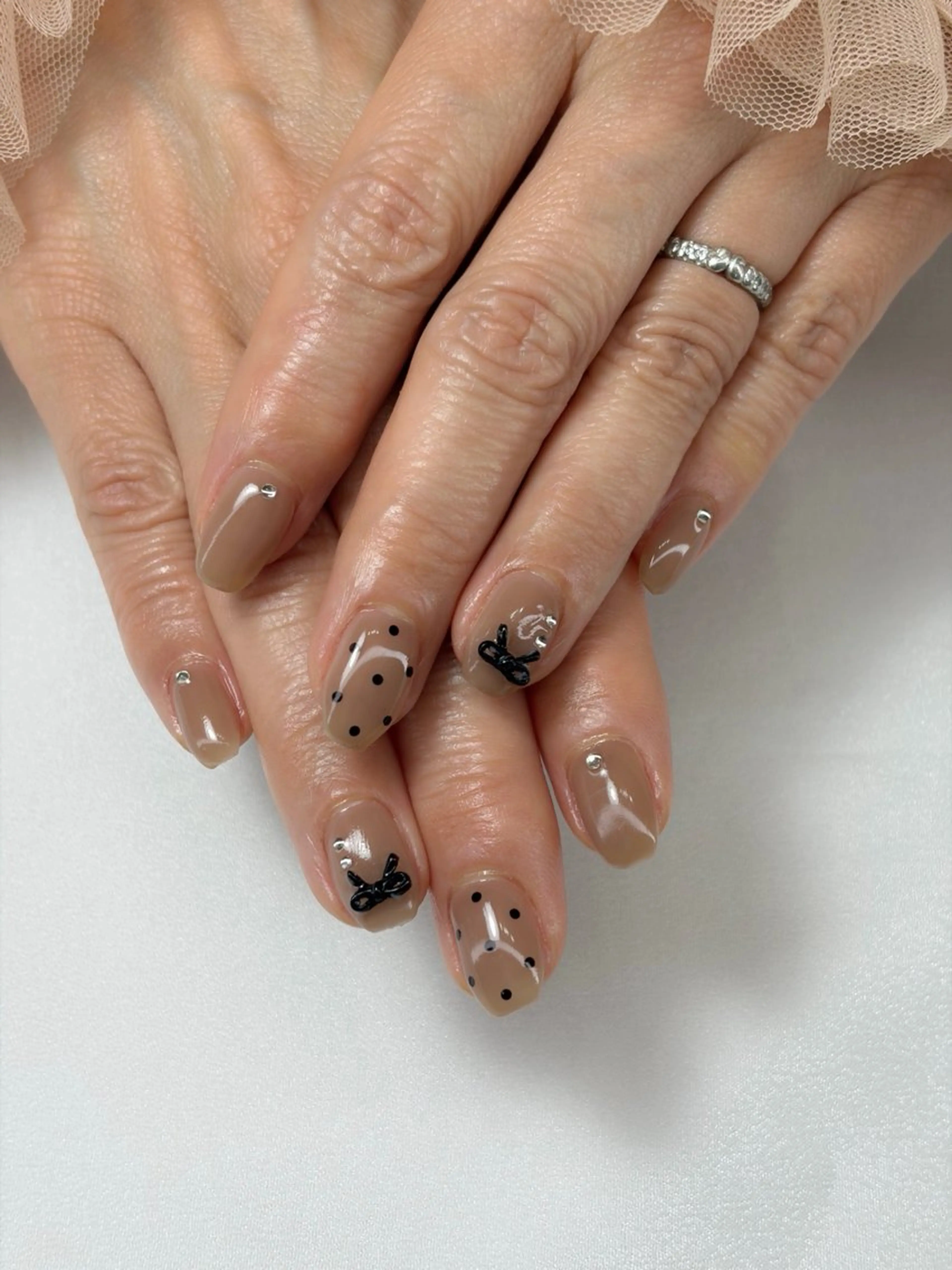 ネイル ドット リボン ハンドネイル iro+ nailのネイルデザイン