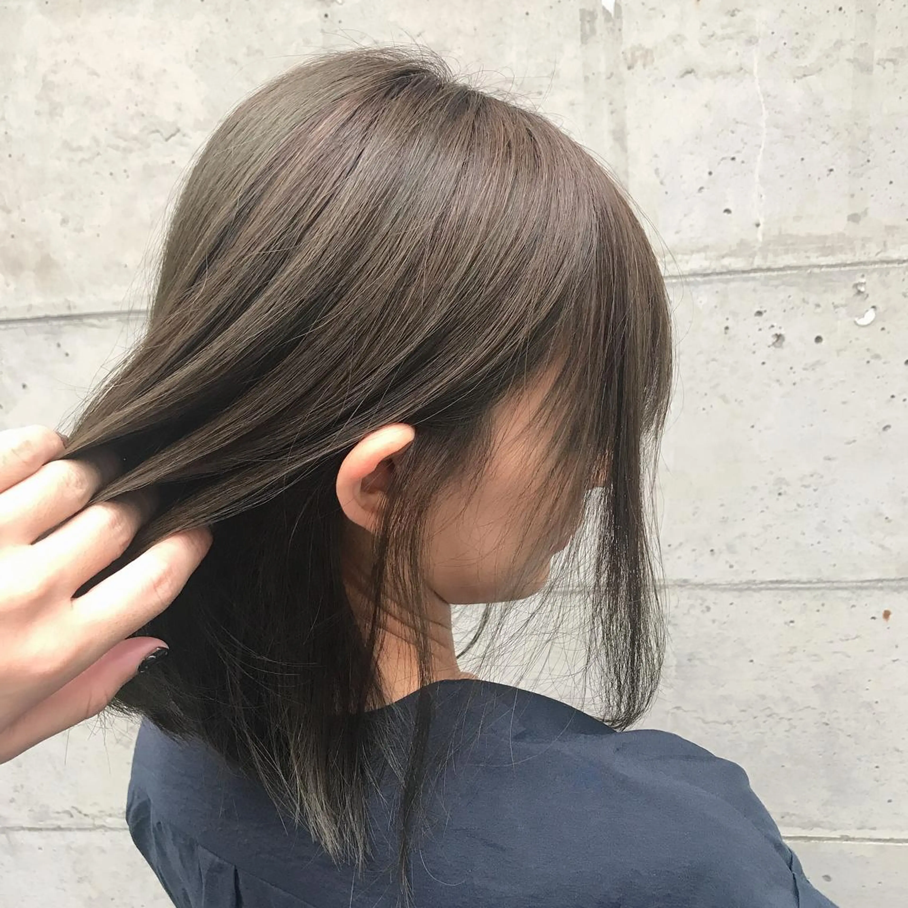 ミディアム カラー ベージュカラー オリーブベージュ 🩵ハイトーン 美咲🩵のヘアスタイル