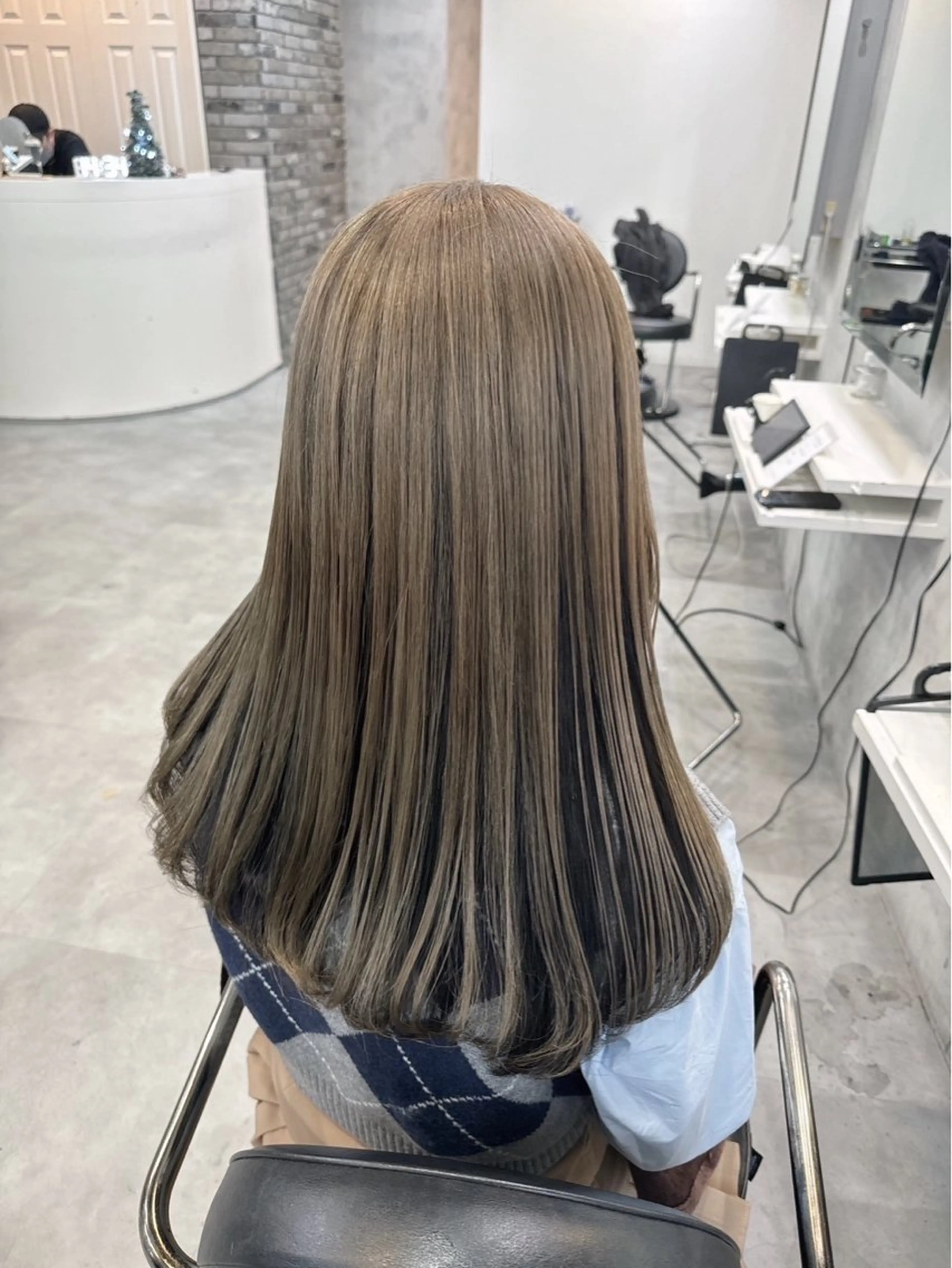 セミロング カット ヘアカラー トリートメント RAISE by_WHITEのヘアスタイル