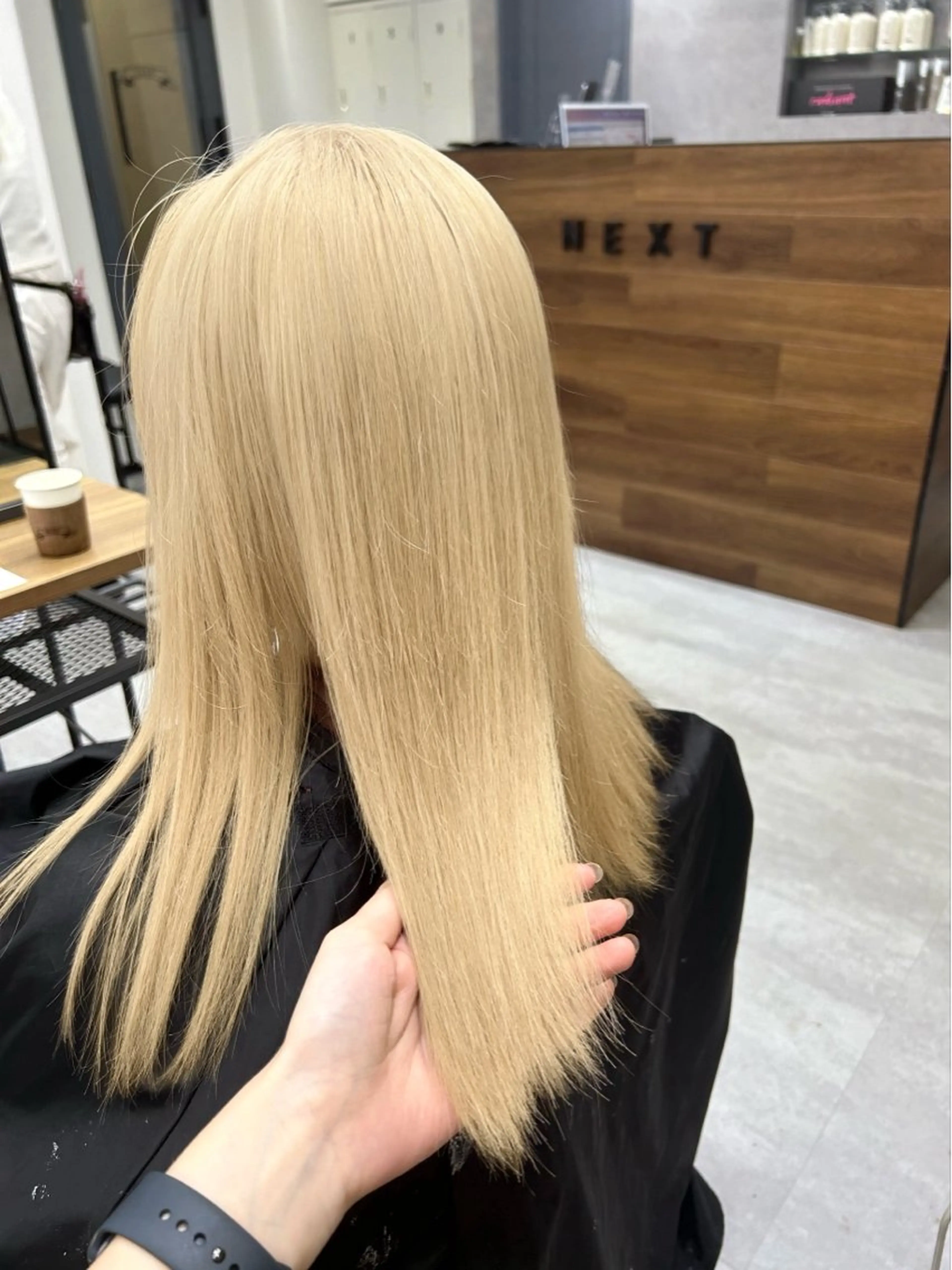 セミロング カラー ベージュカラー ブリーチ ハイトーンカラー ホワイトベージュ ヘアカラー トリートメント ENA💗NEXT /ハイトーンエクステのヘアスタイル