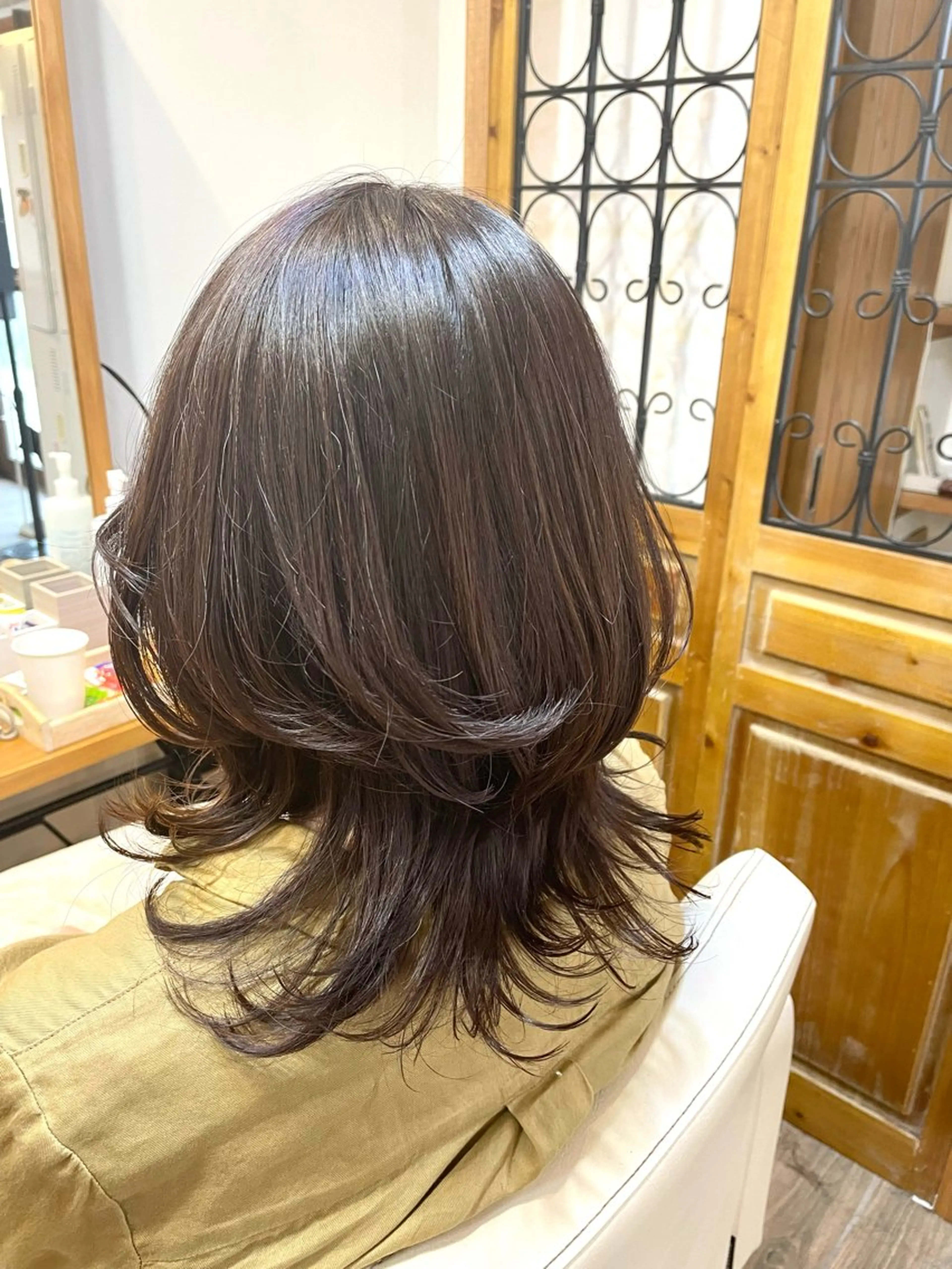 ミディアム レイヤーカット 山木 裕子のヘアスタイル