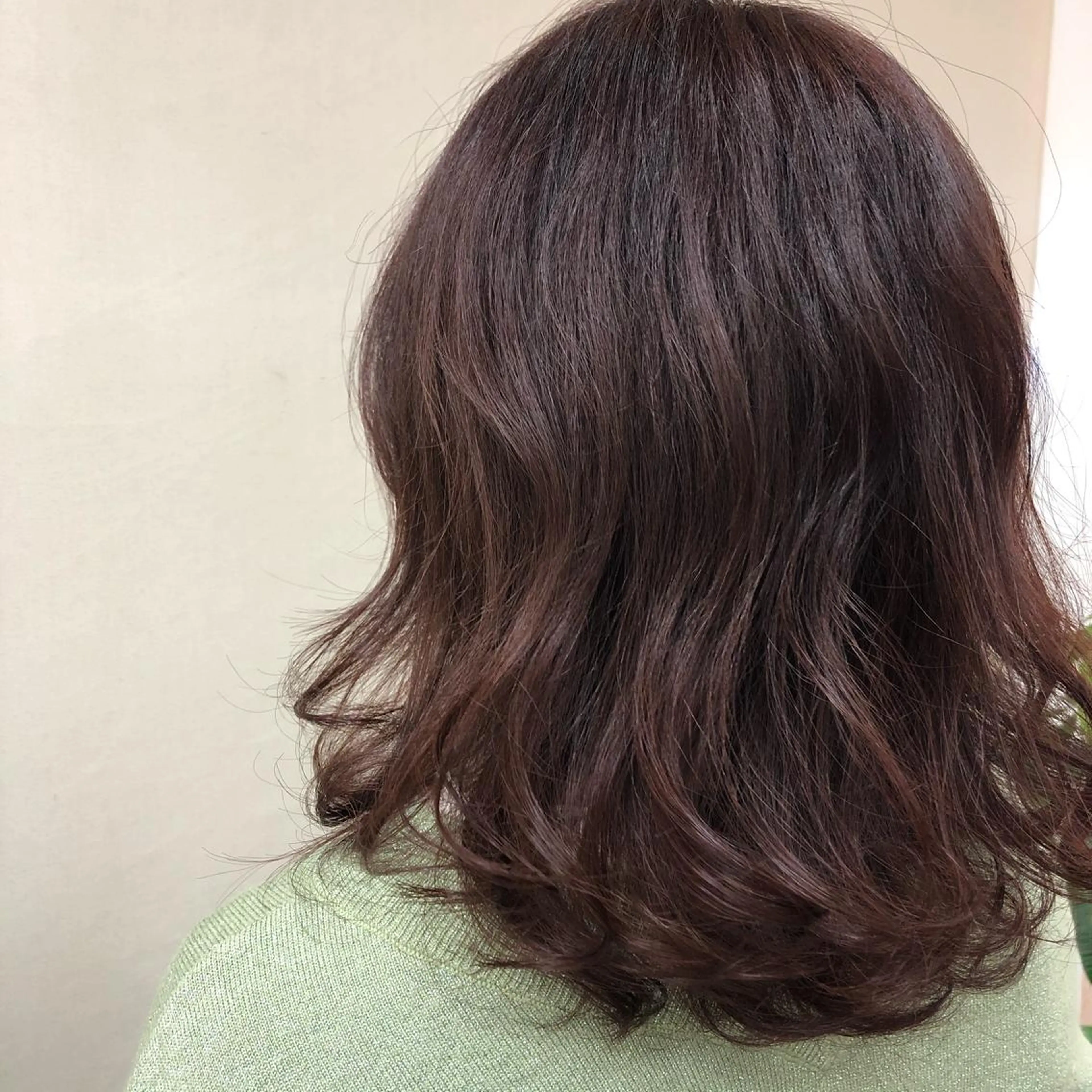 ミディアム カラー ambellir 山本伽椰のヘアスタイル