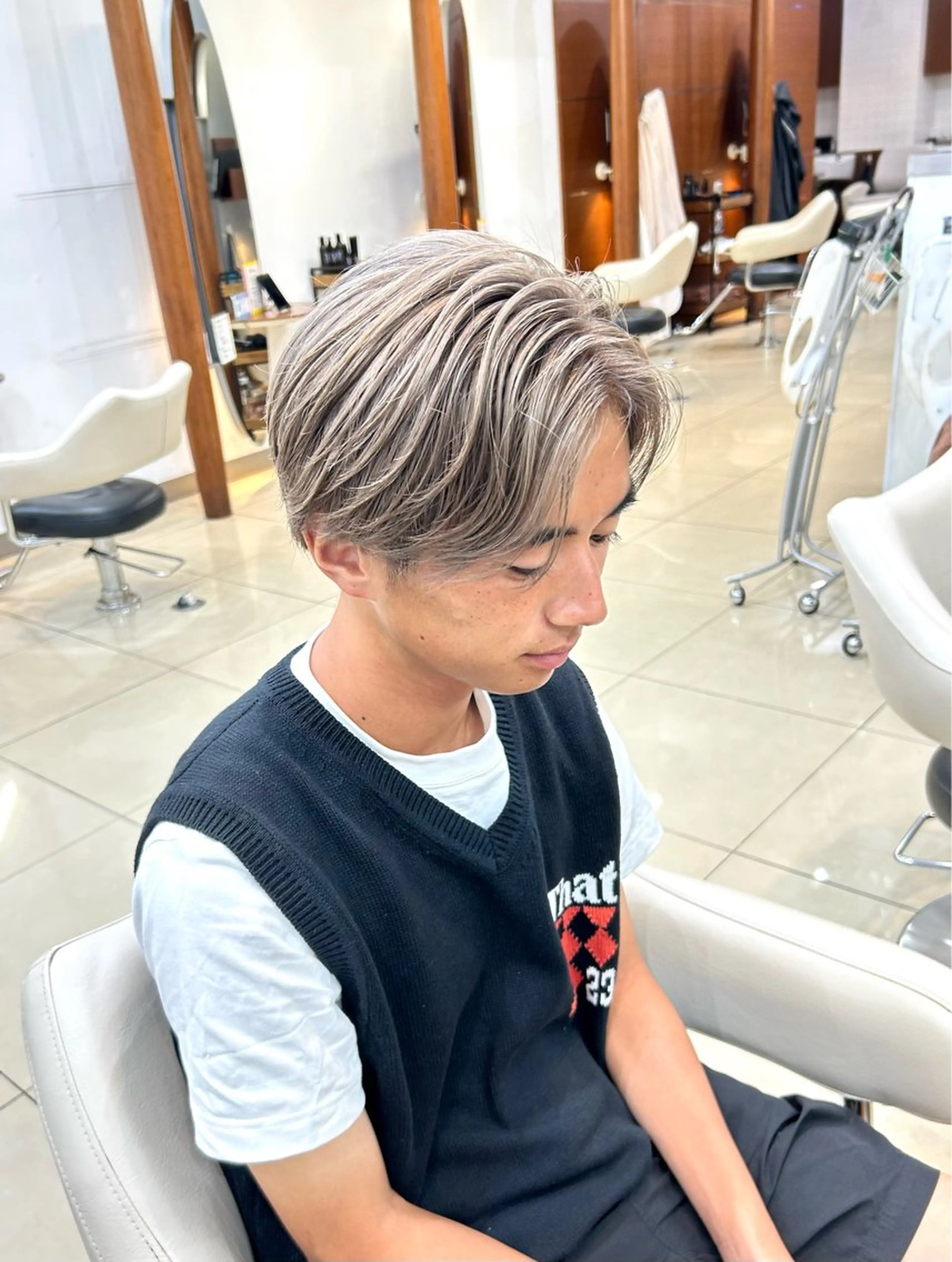 カラー メンズ 岡田大志🇰🇷 中/韓メンズヘアのヘアスタイル