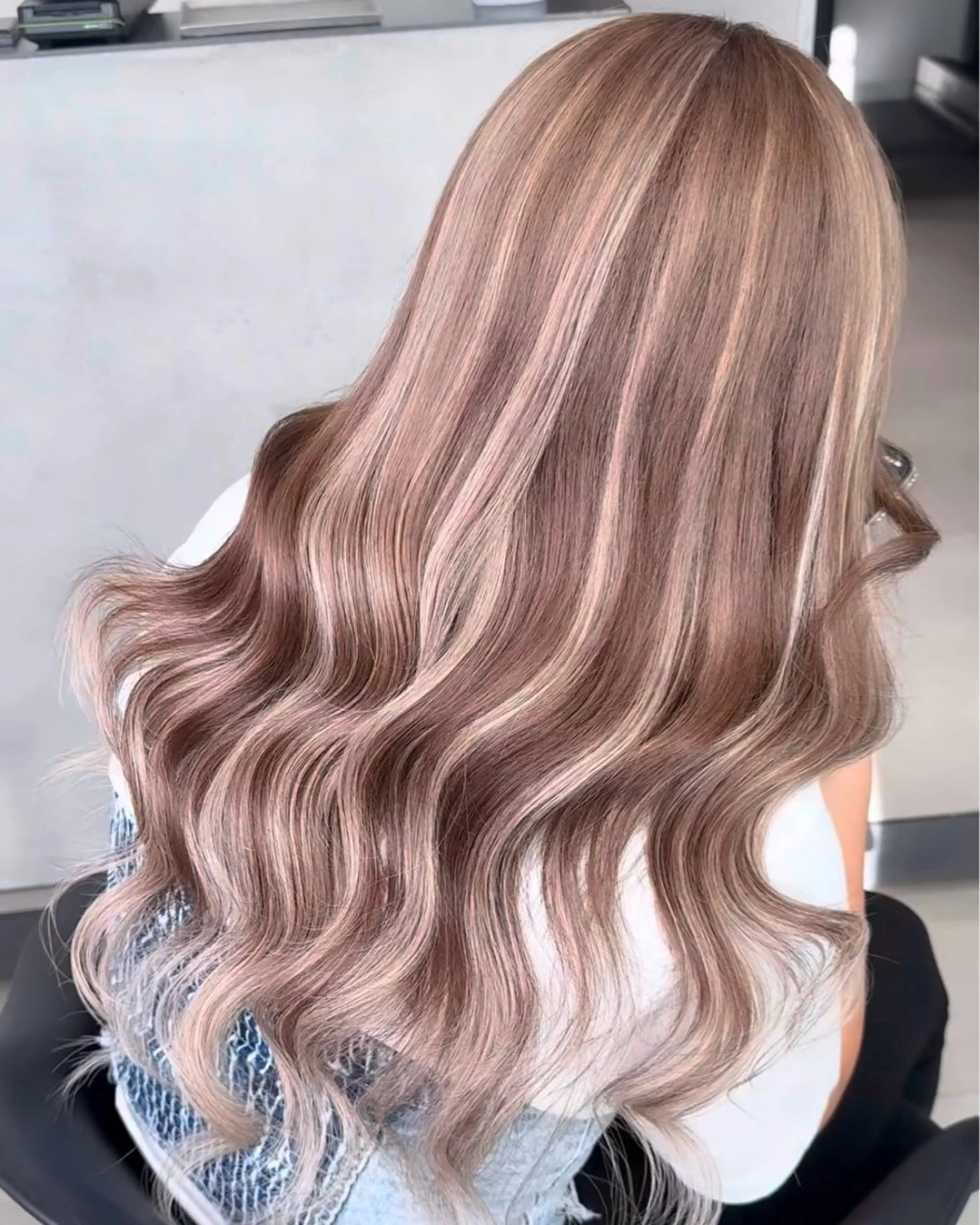 ロング カラー バレイヤージュ ベージュカラー ブラウンカラー ブラウンベージュ エクステ ヘアカラー エクステ 大阪 梅田/ ハイトーン/エクステのヘアスタイル