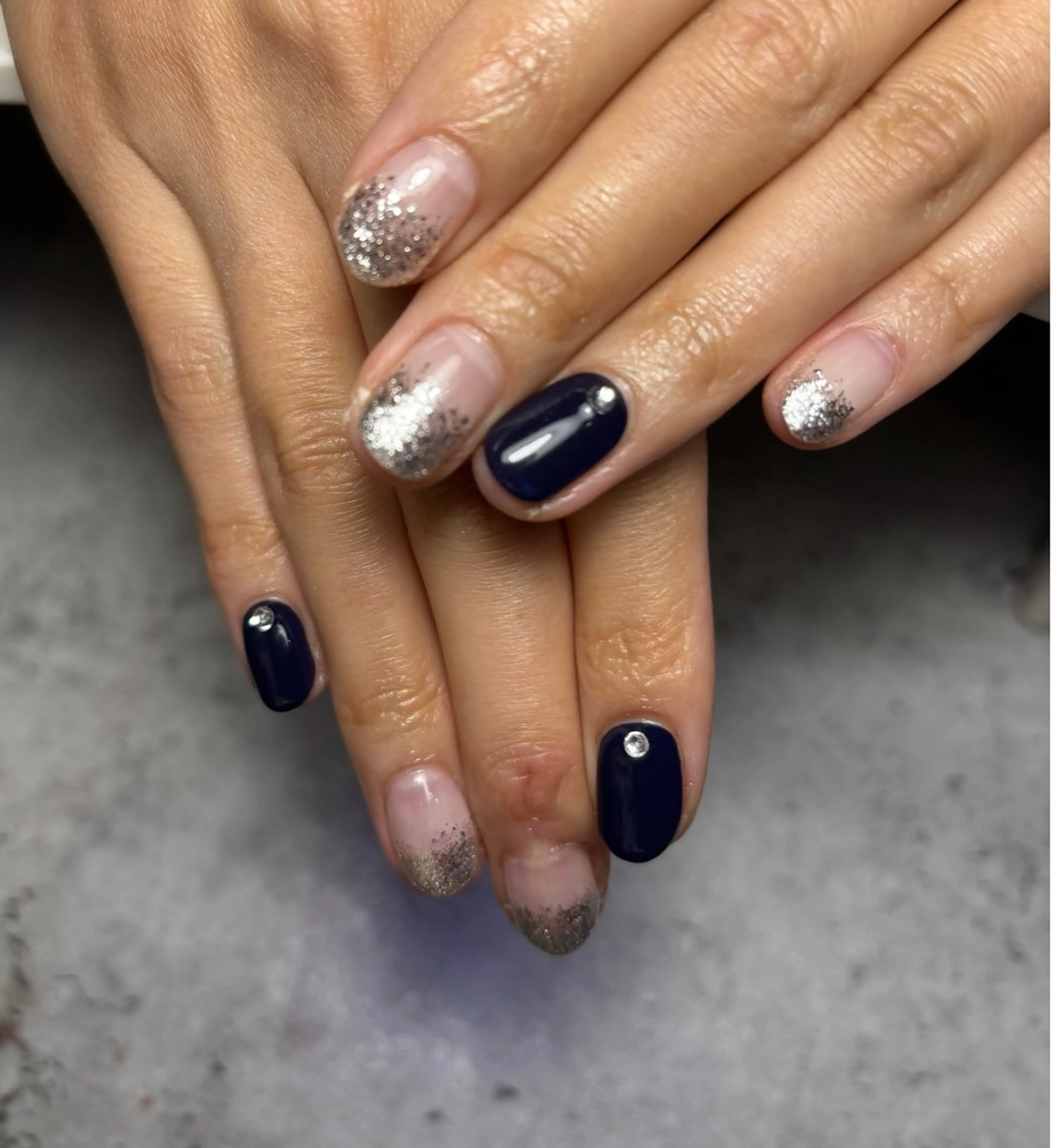 ネイル ラメ(グリッター) ラメグラデーション ネイビー ハンドネイル 大東市ネイルサロン 【KYURA】ｷｭﾗのネイルデザイン