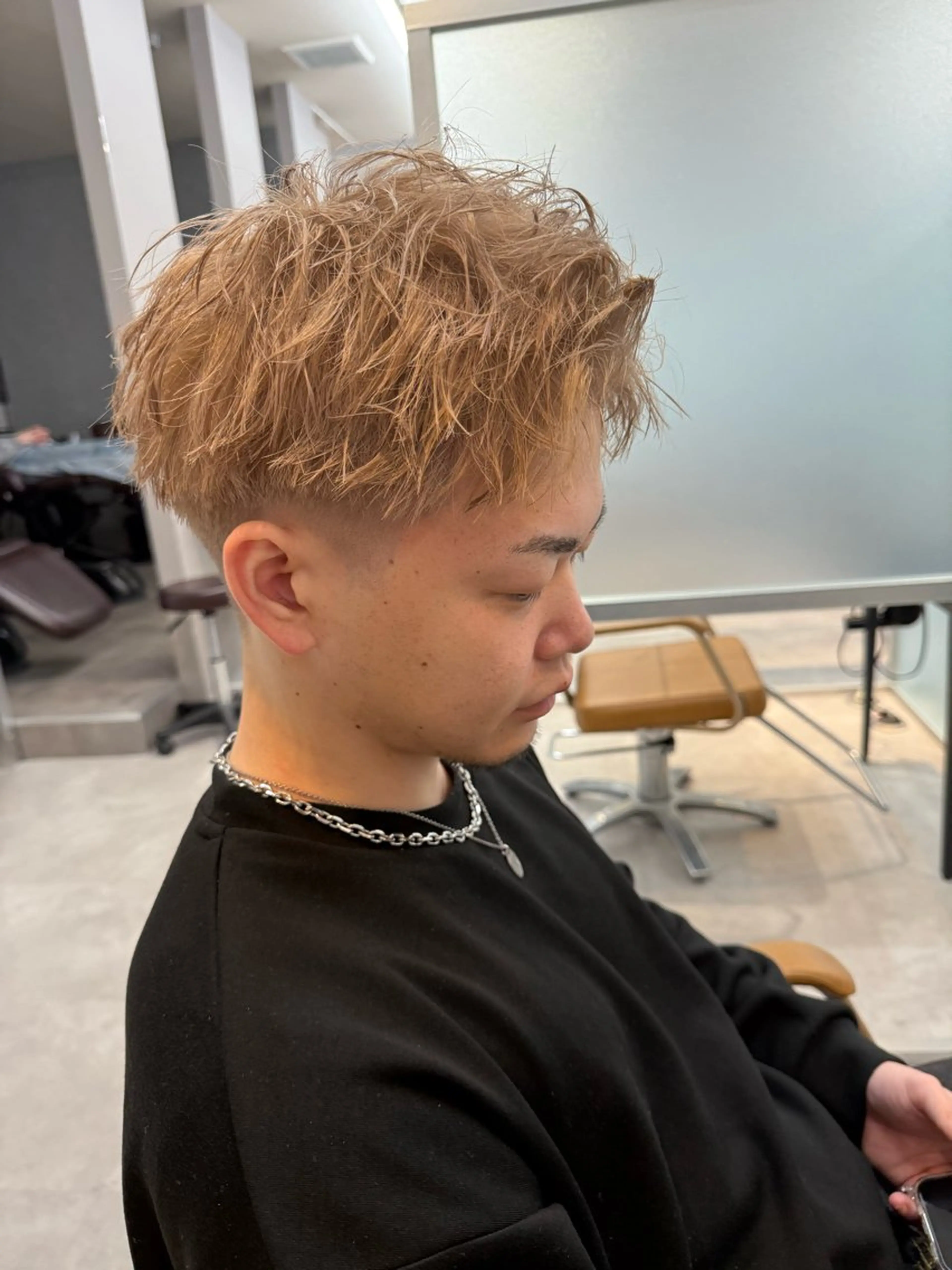 ショート カラー メンズ フェードカット メンズハイトーン ハイトーンカラー ショートヘア カット ヘアカラー トリートメント メンズパーマ職人/ 天神/tatsukiのヘアスタイル