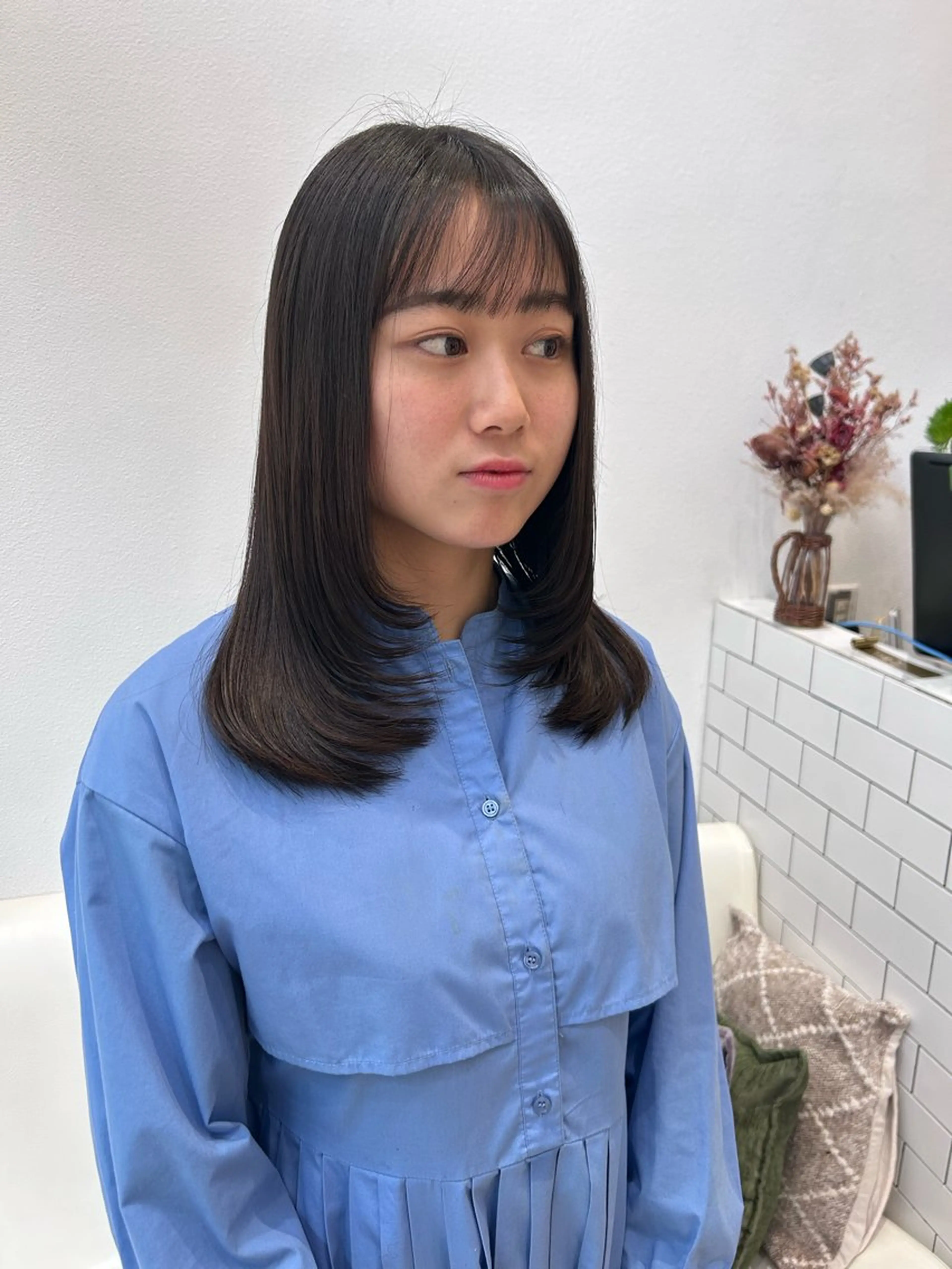 セミロング カット 堀 日次のヘアスタイル