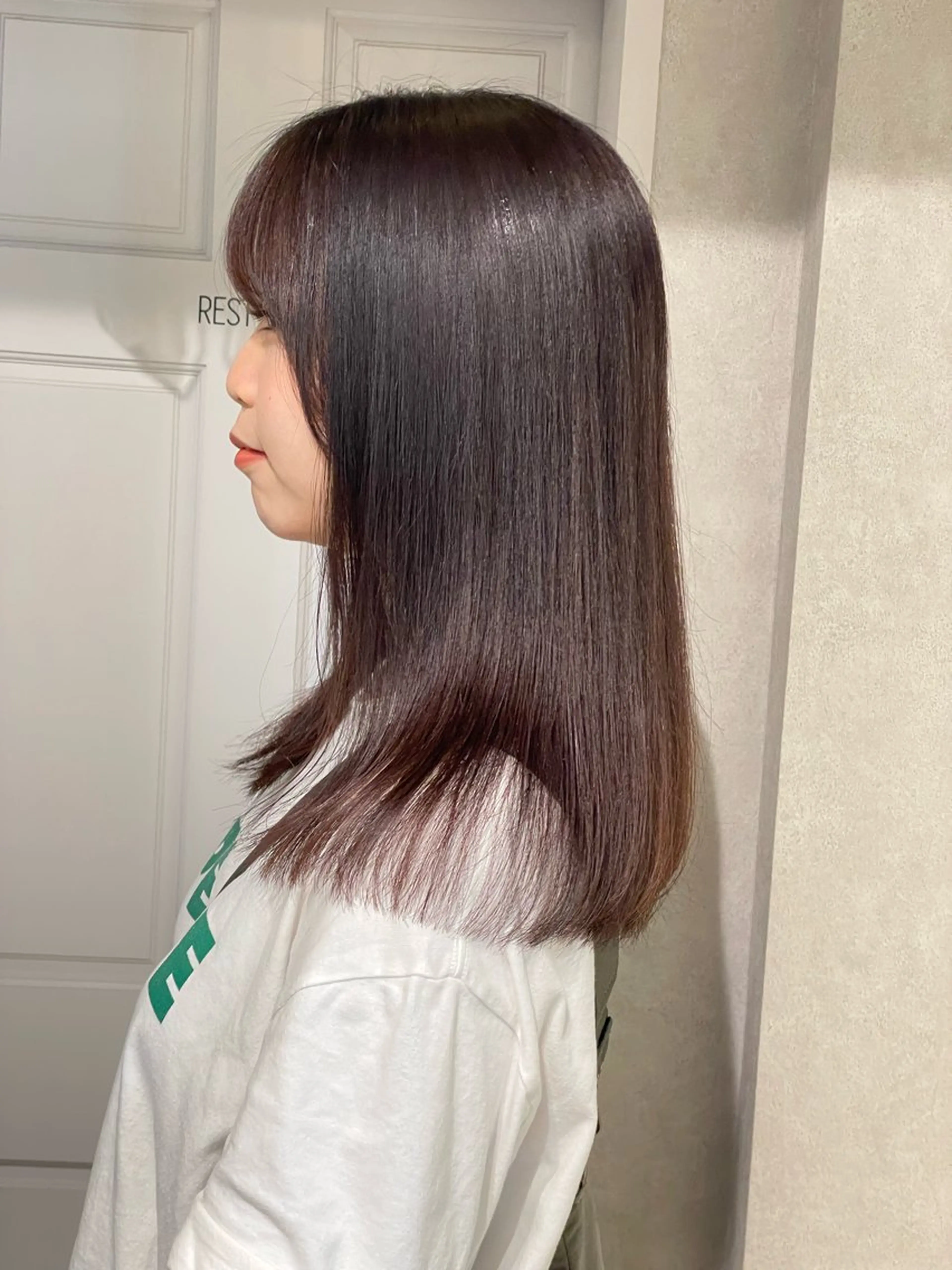 ミディアム カラー 酸性ストレート 縮毛矯正 ナチュラル透明感🌱 小山美樹子のヘアスタイル