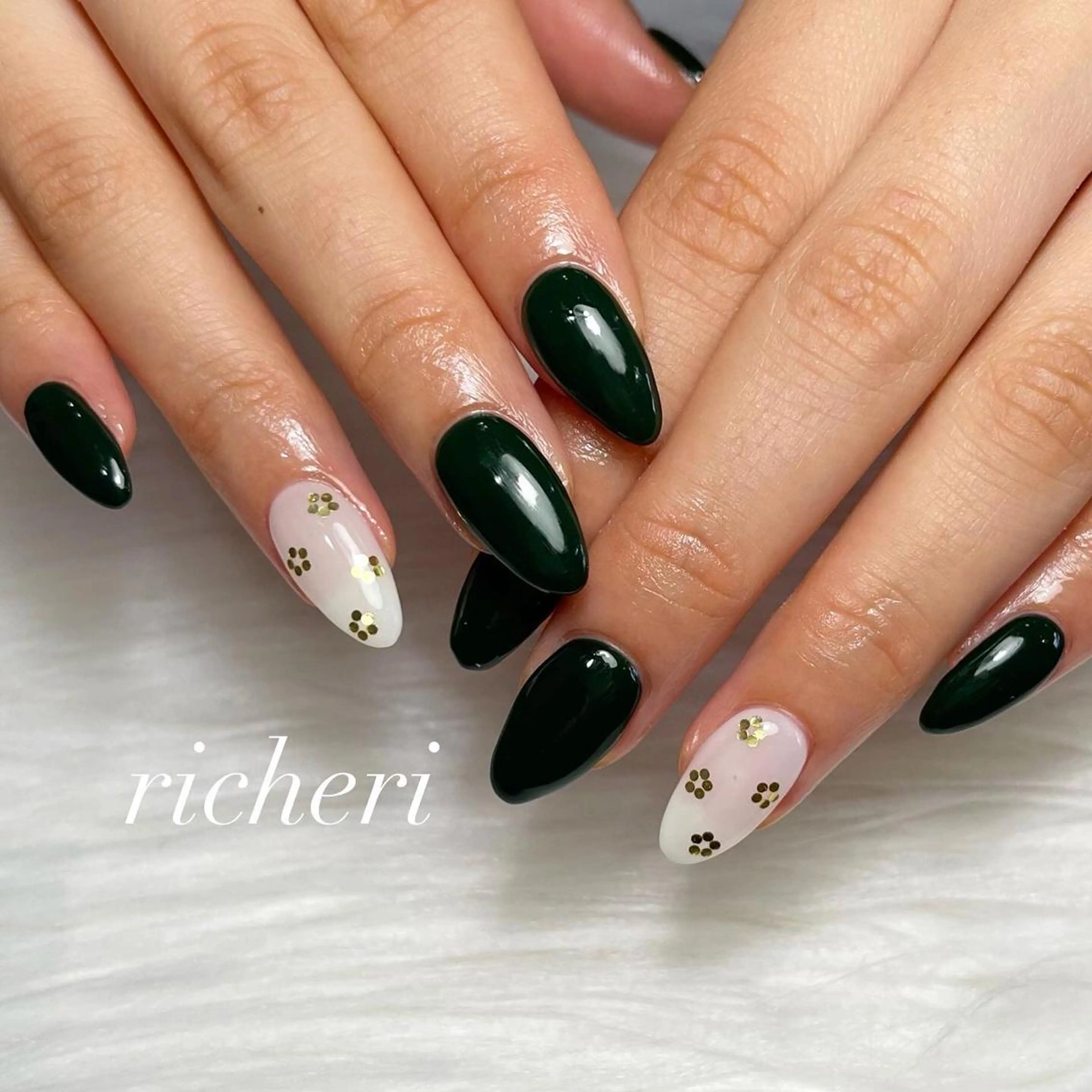 ミディアム ネイル 韓国風ヘア アートネイル フレンチネイル ジェルネイル ガラスフレンチ richeri beautyのエステ・リラクイメージ