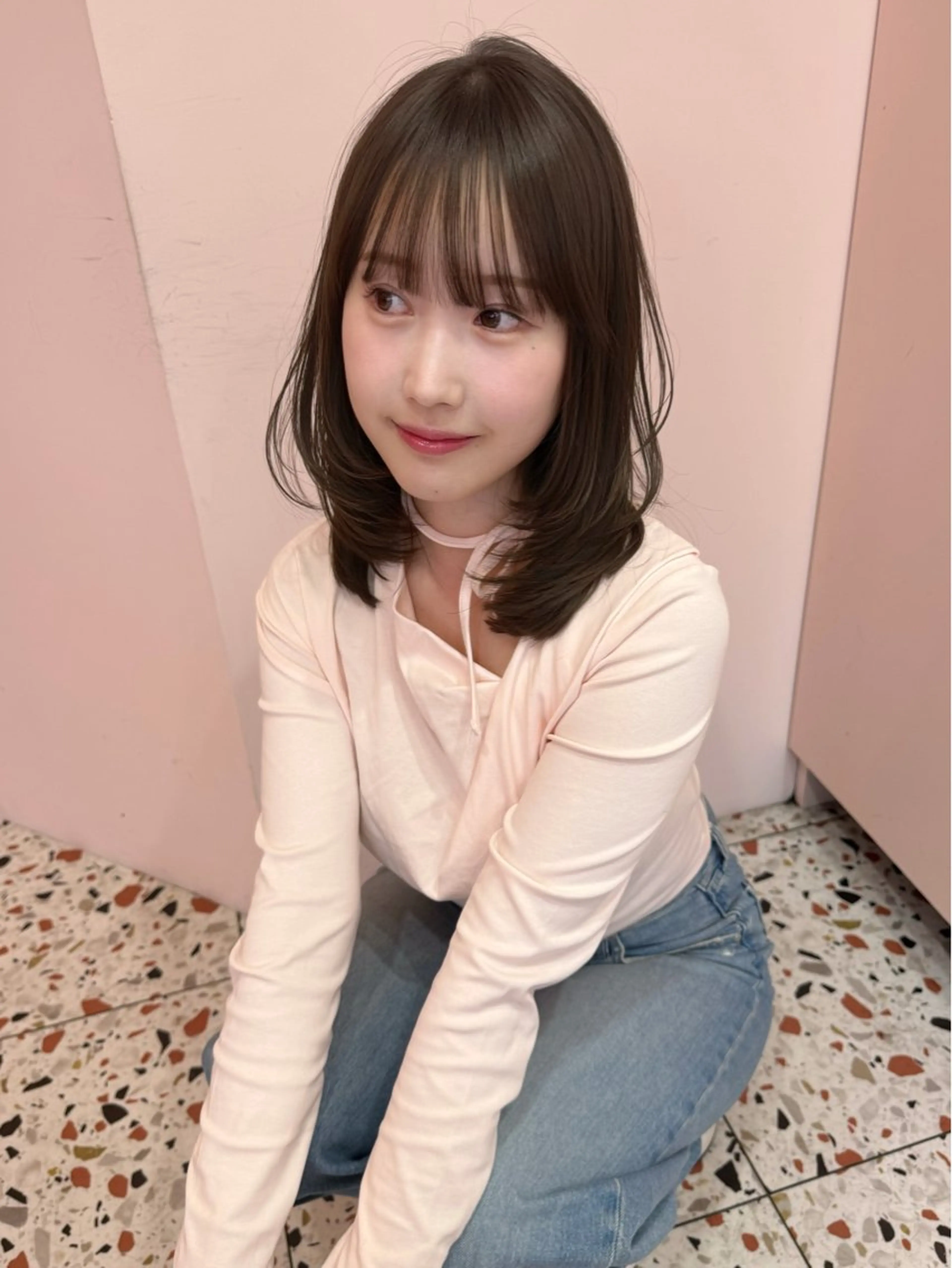 ミディアム くびれヘア ハッシュカット レイヤーカット 小顔カット カット ヘアカラー トリートメント 顔周り/透明感カラー REINA𓍯のヘアスタイル