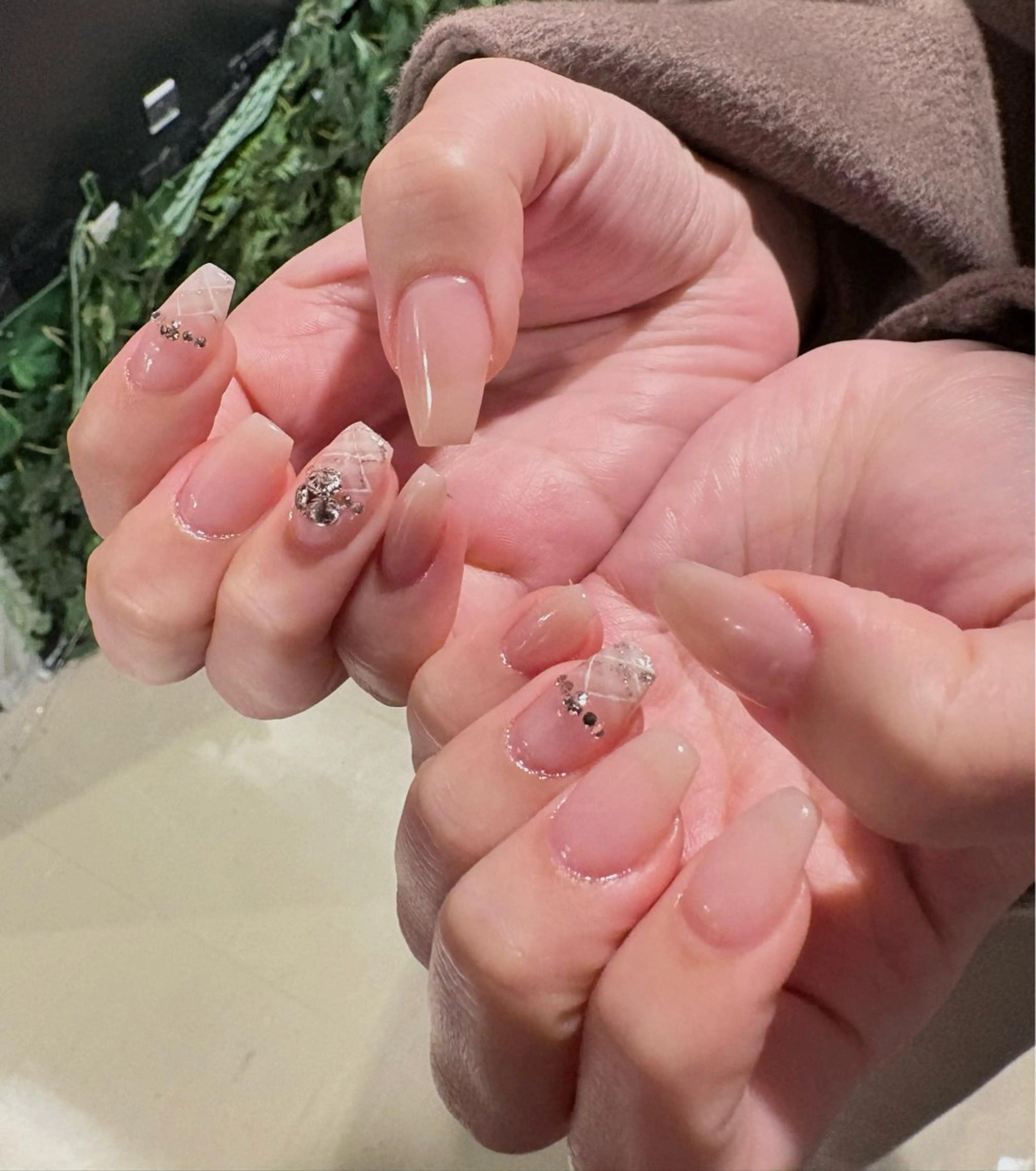 ネイル ストーンネイル ハンドネイル Nobody_ Minのネイルデザイン